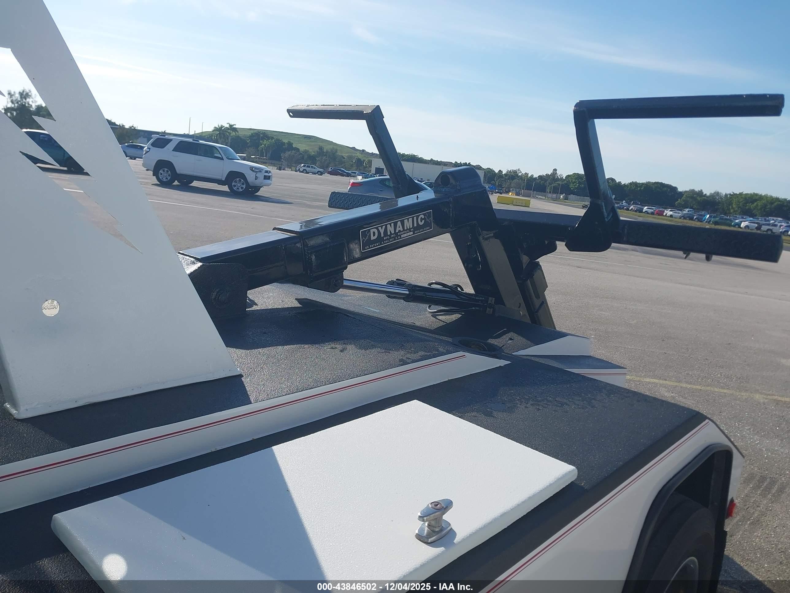 FORD F-550 image 8