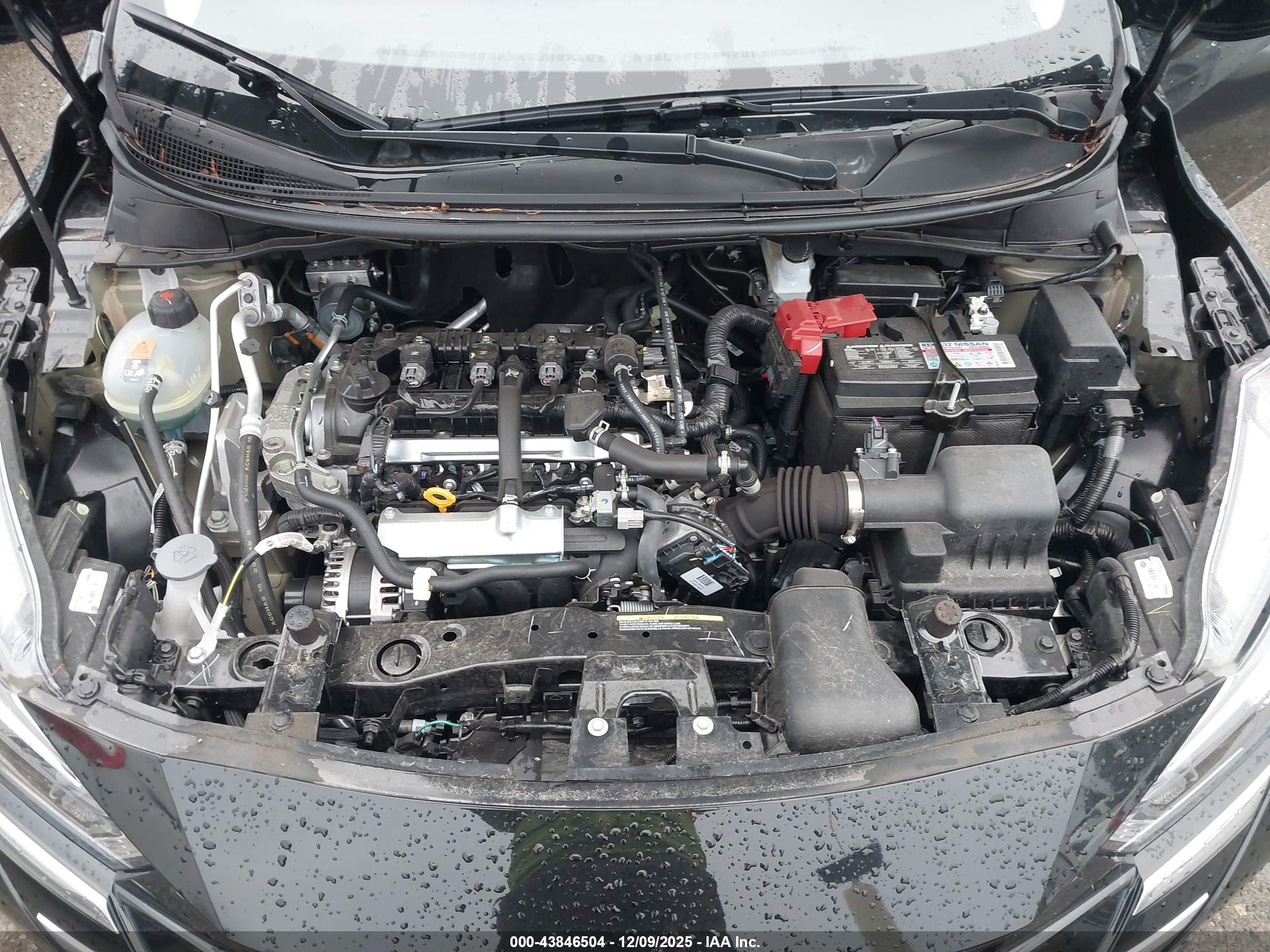 NISSAN VERSA image 10