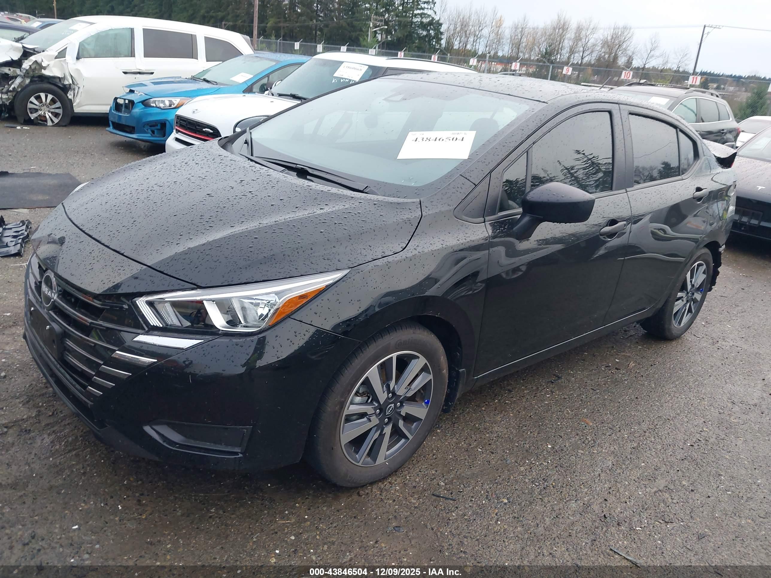 NISSAN VERSA image 2