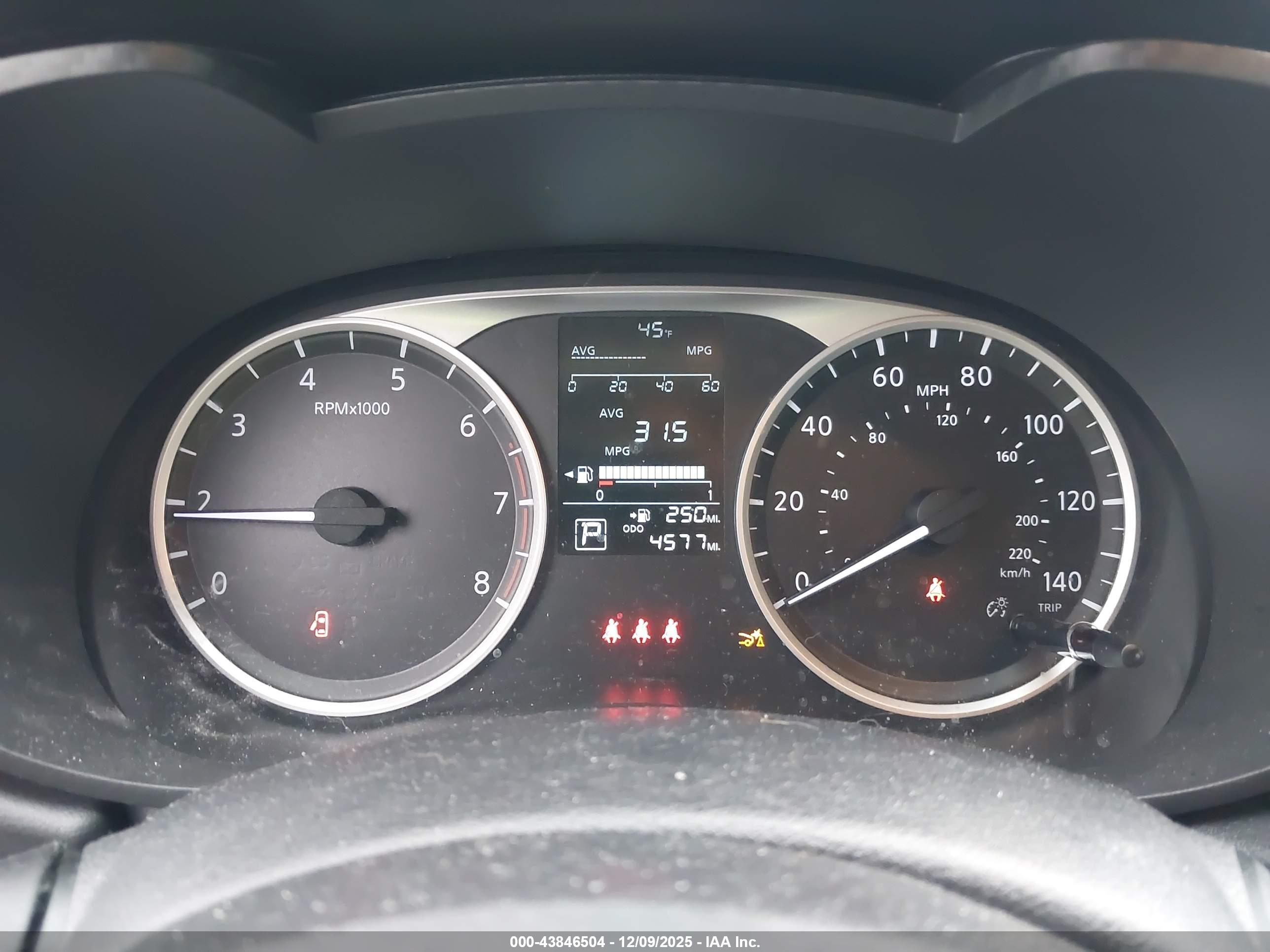 NISSAN VERSA image 7