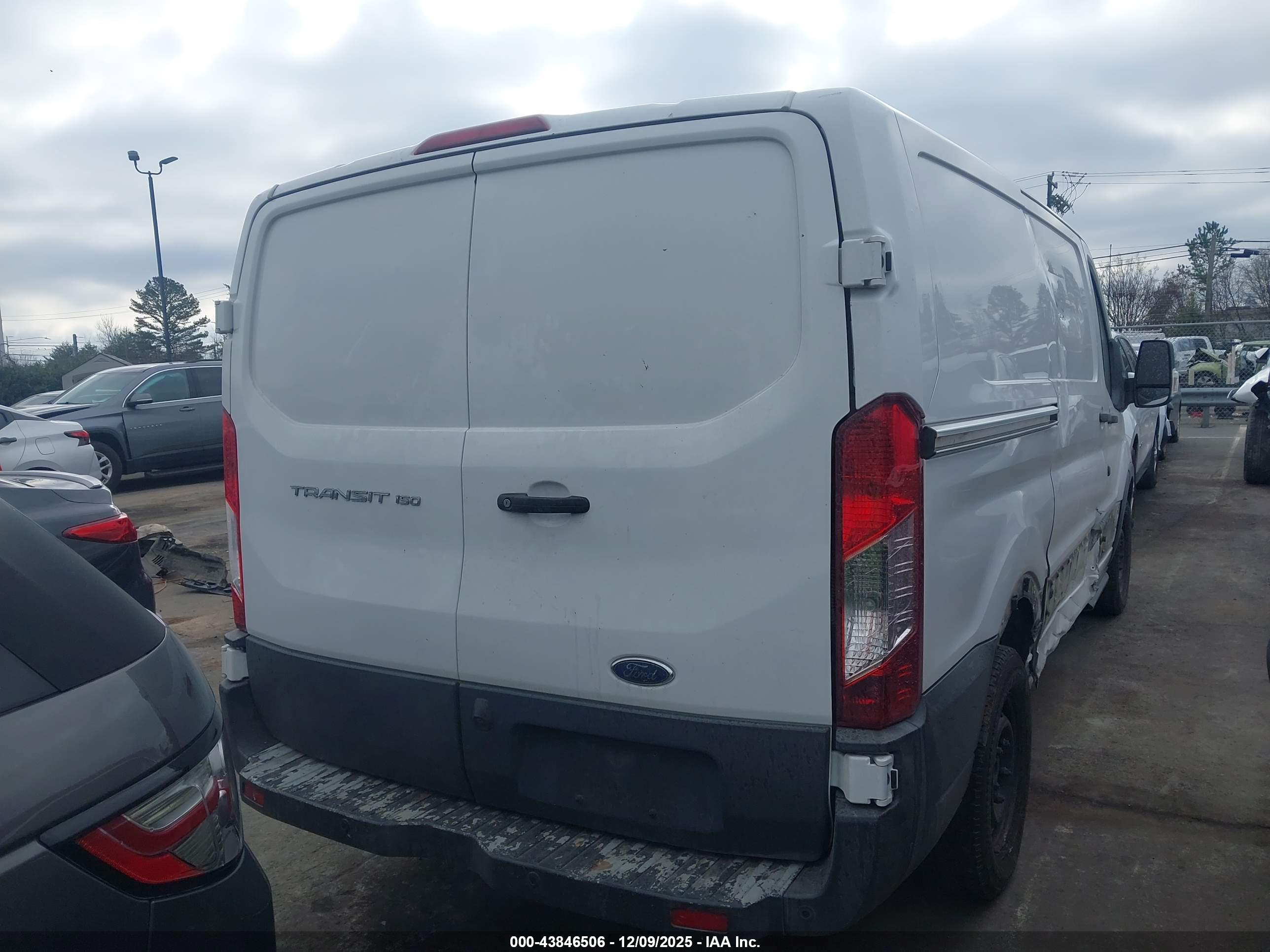 FORD TRANSIT-150 image 4