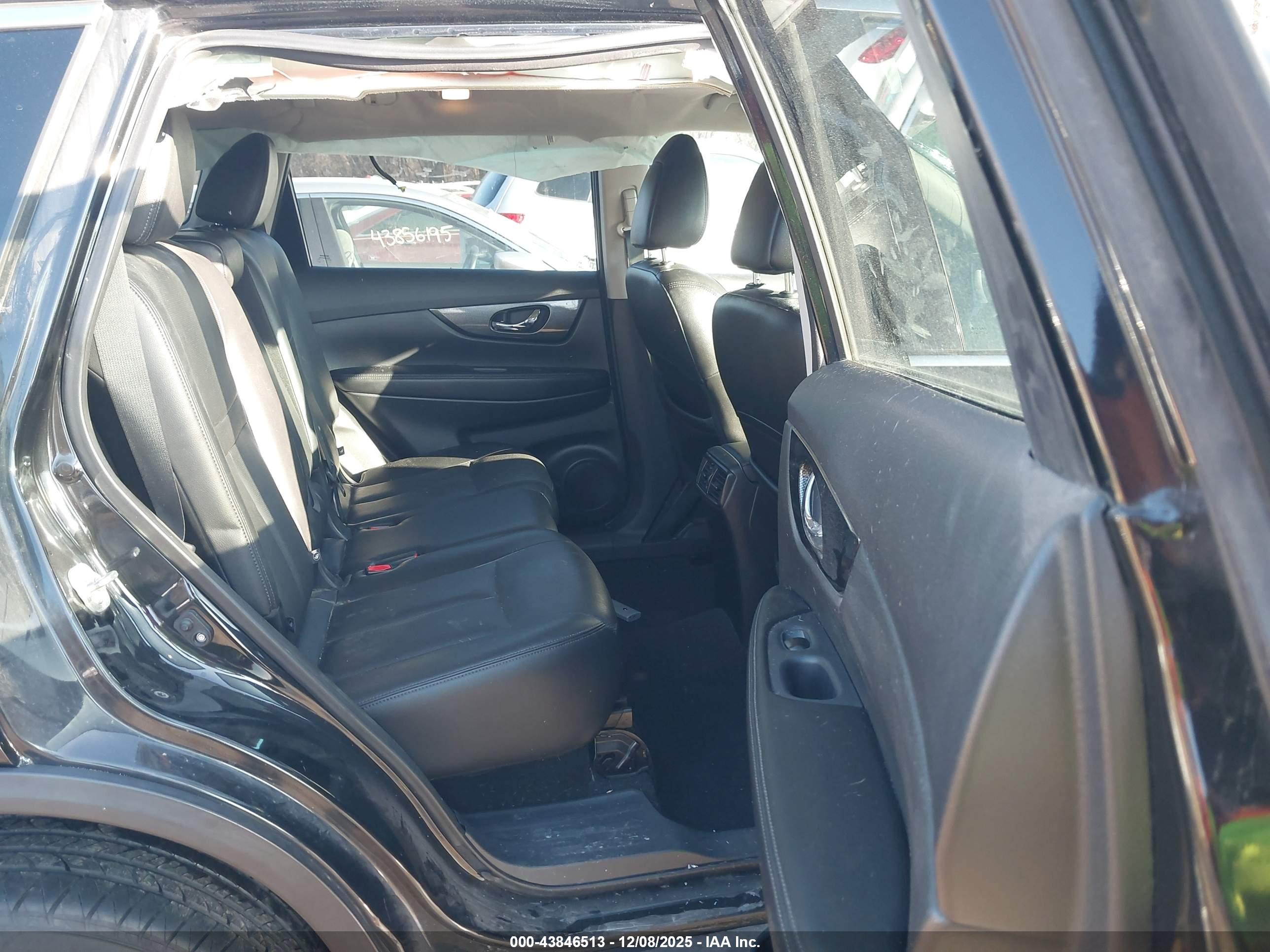 NISSAN ROGUE image 8