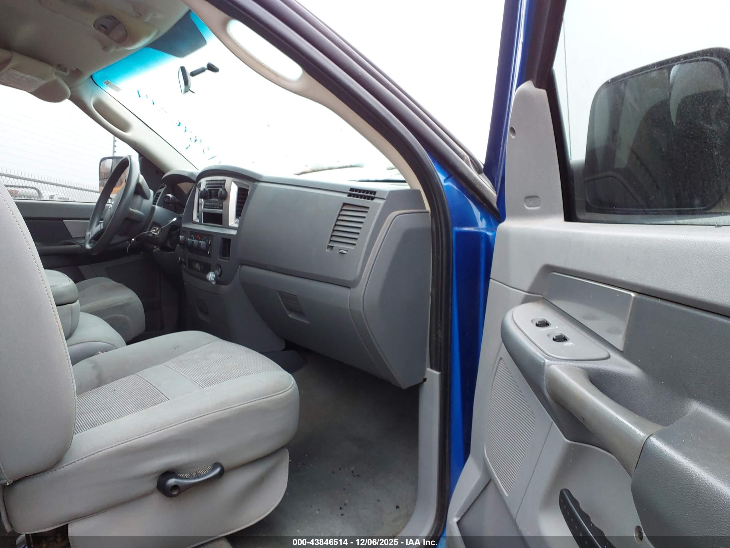 DODGE RAM image 5