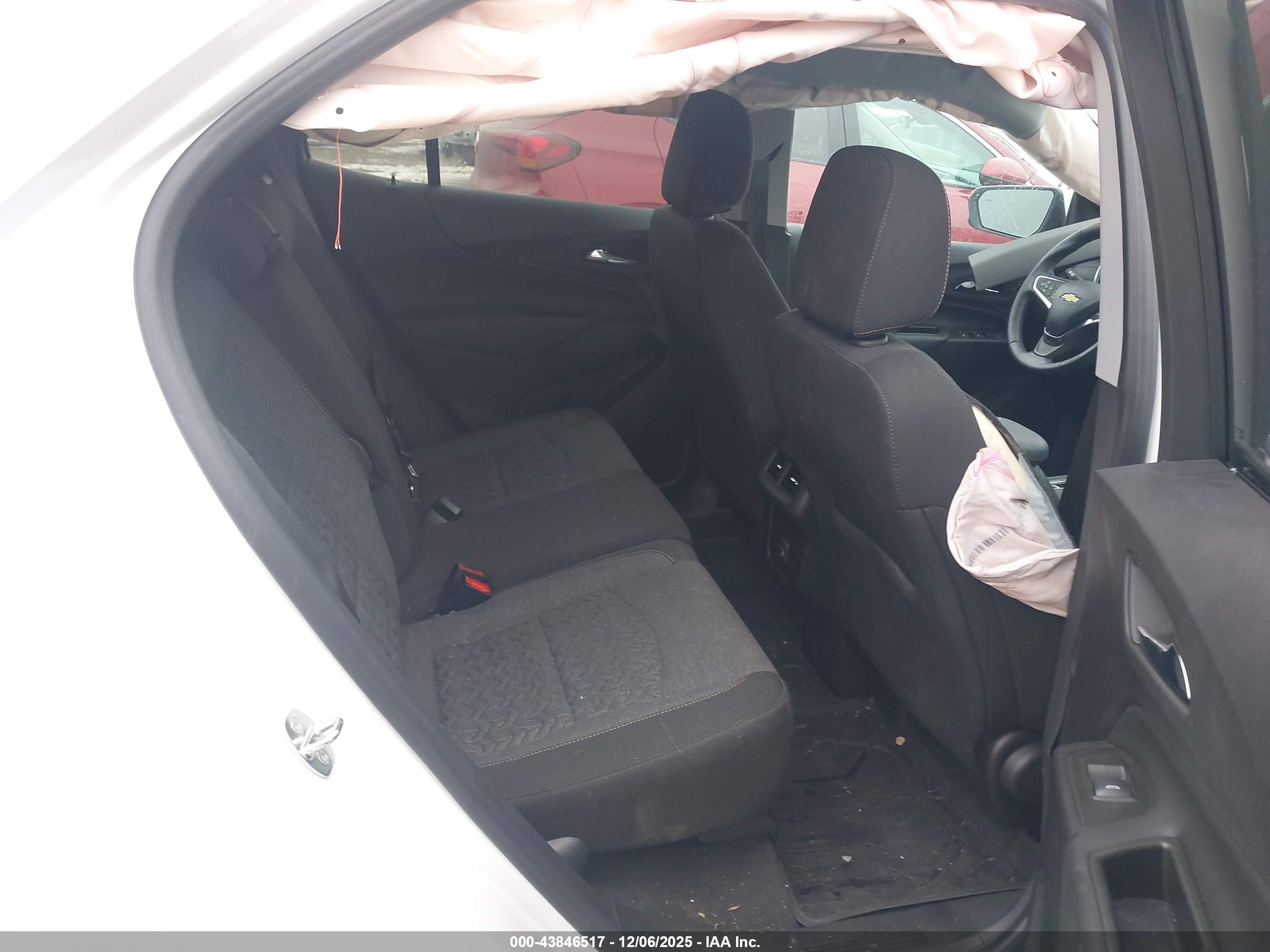 CHEVROLET EQUINOX image 8