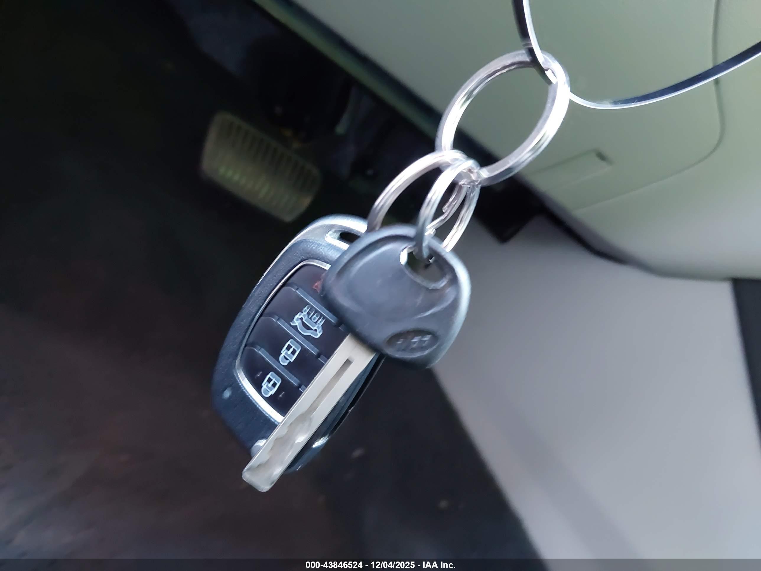 HYUNDAI SONATA image 11