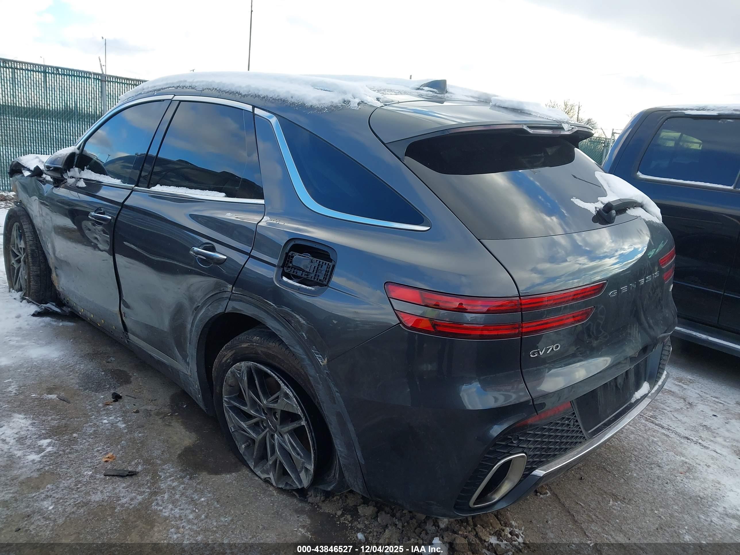 GENESIS GV70 image 3