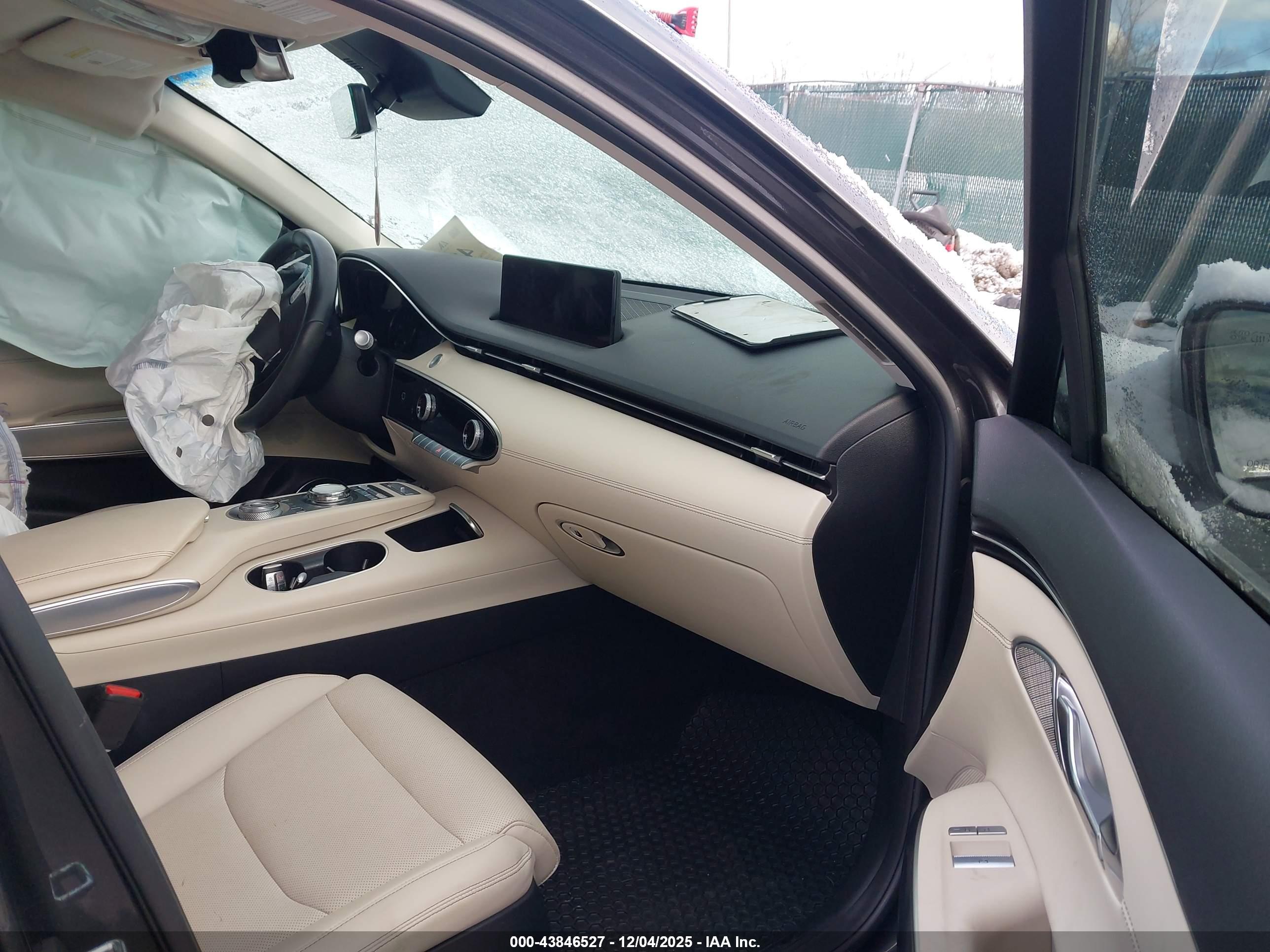 GENESIS GV70 image 5