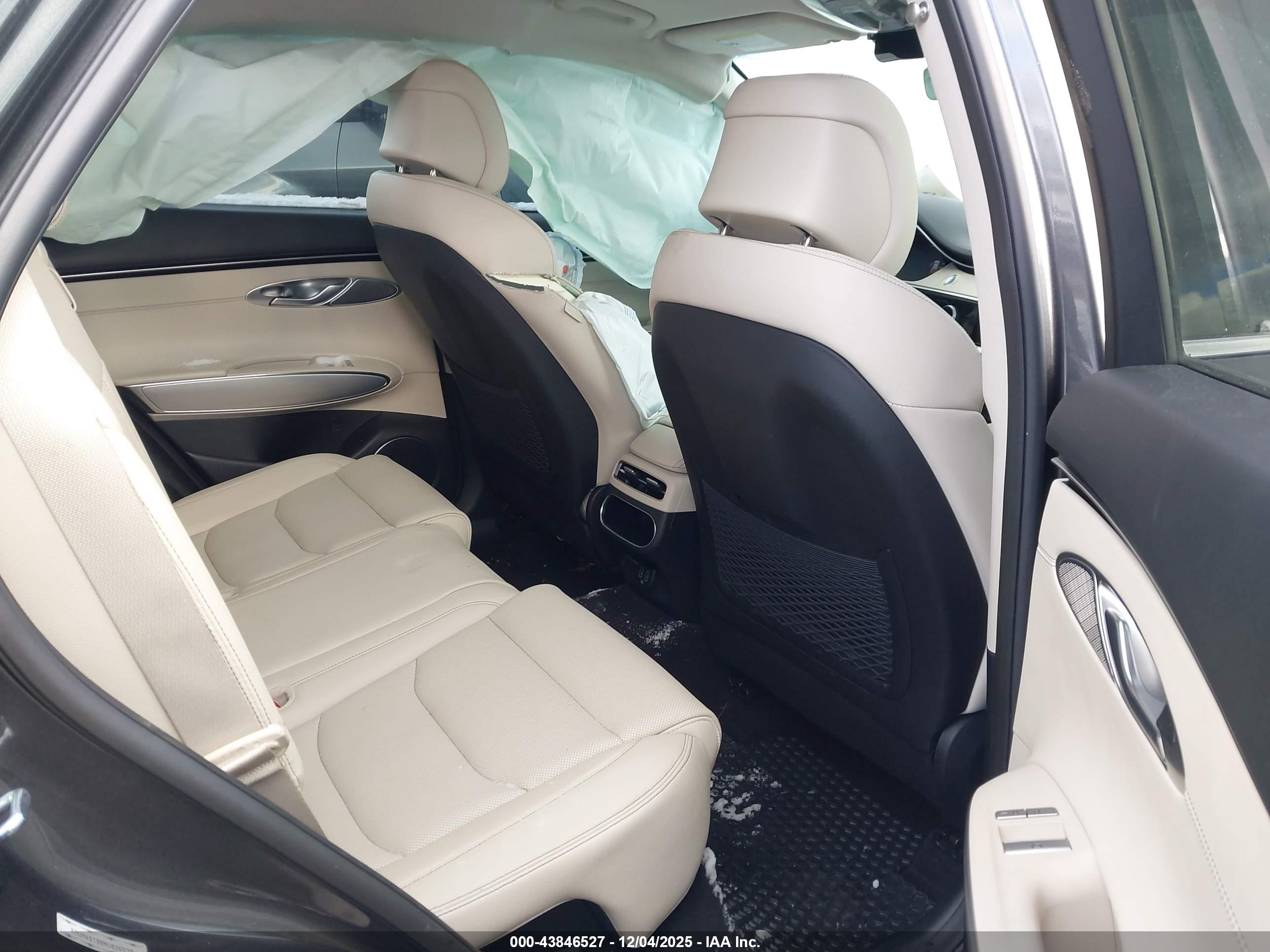 GENESIS GV70 image 8