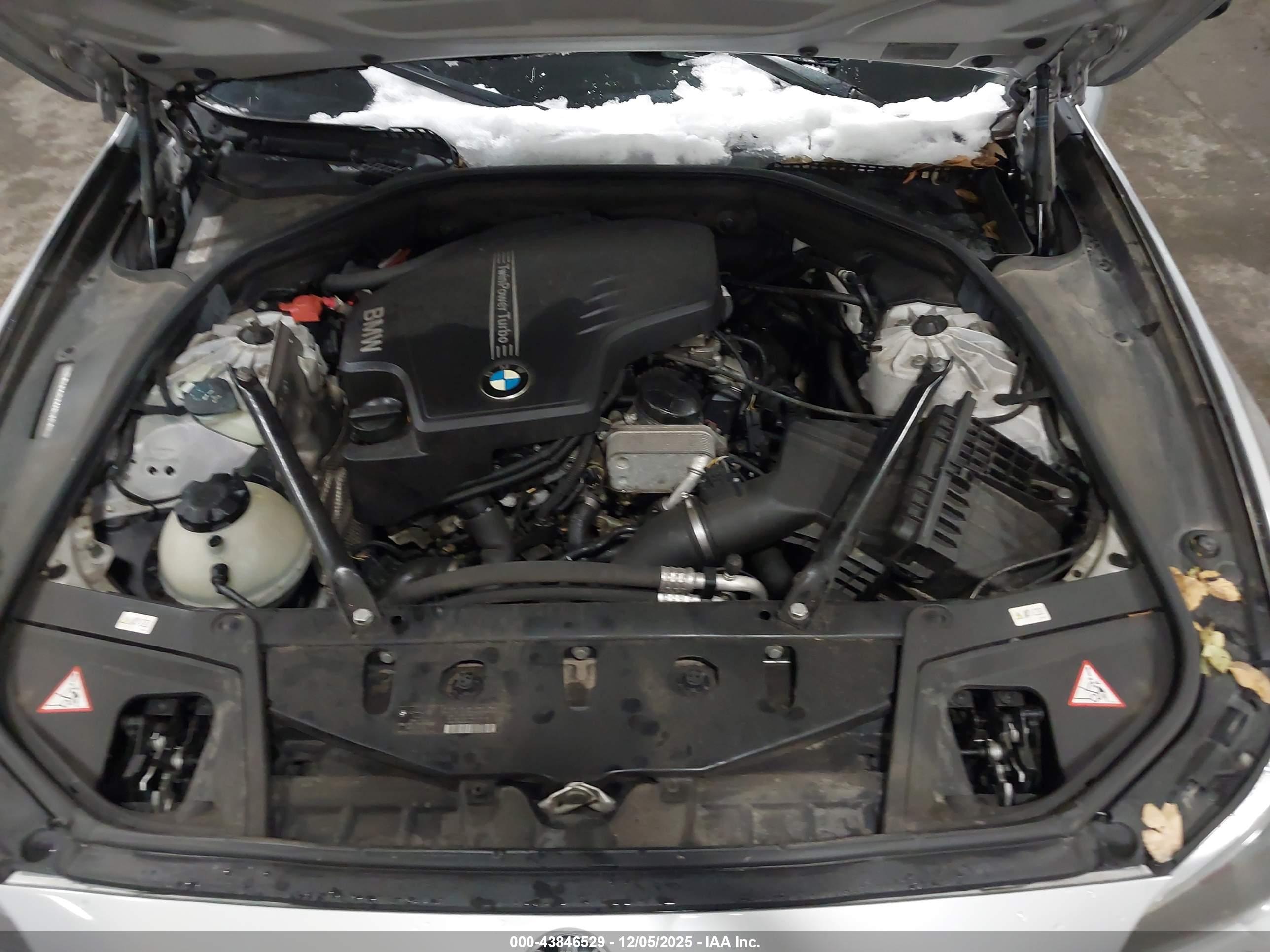 BMW 528I image 10