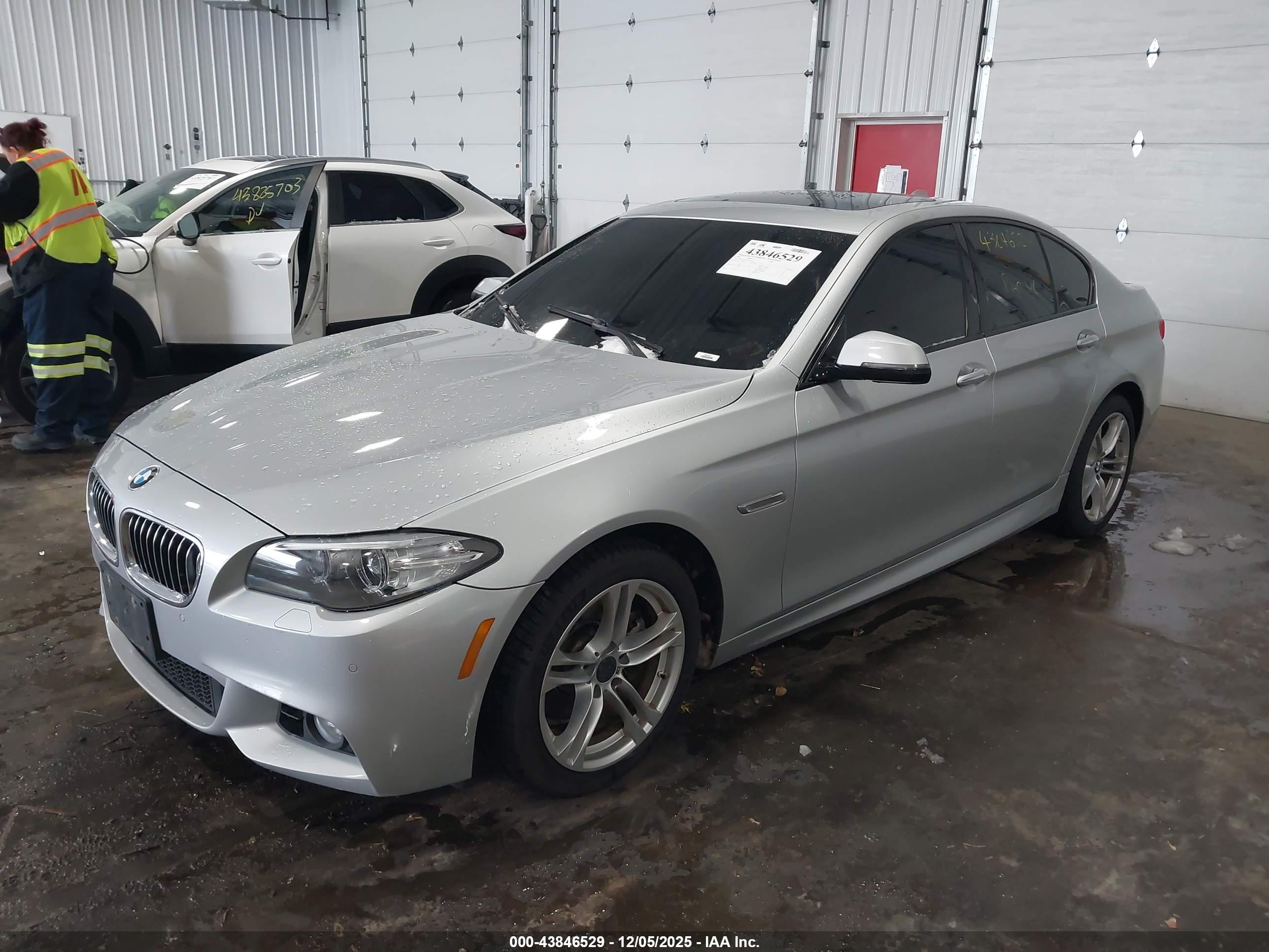 BMW 528I image 2