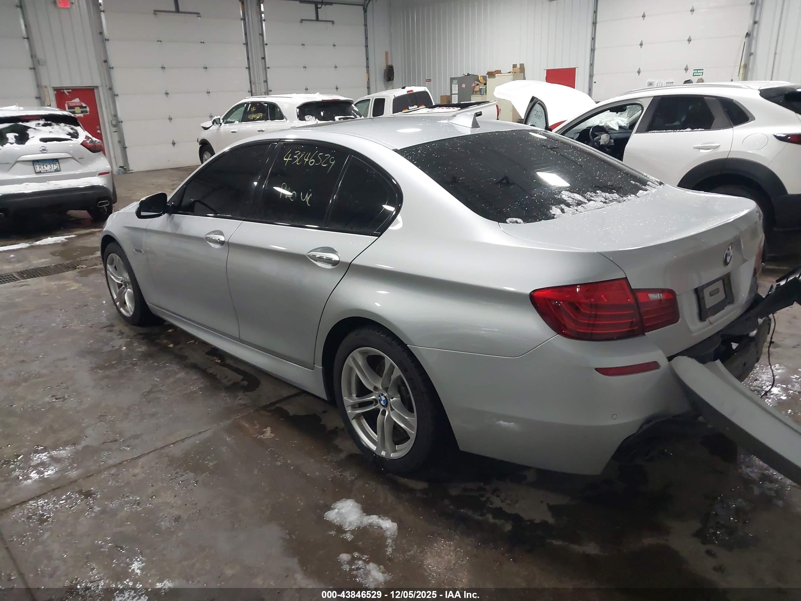 BMW 528I image 3