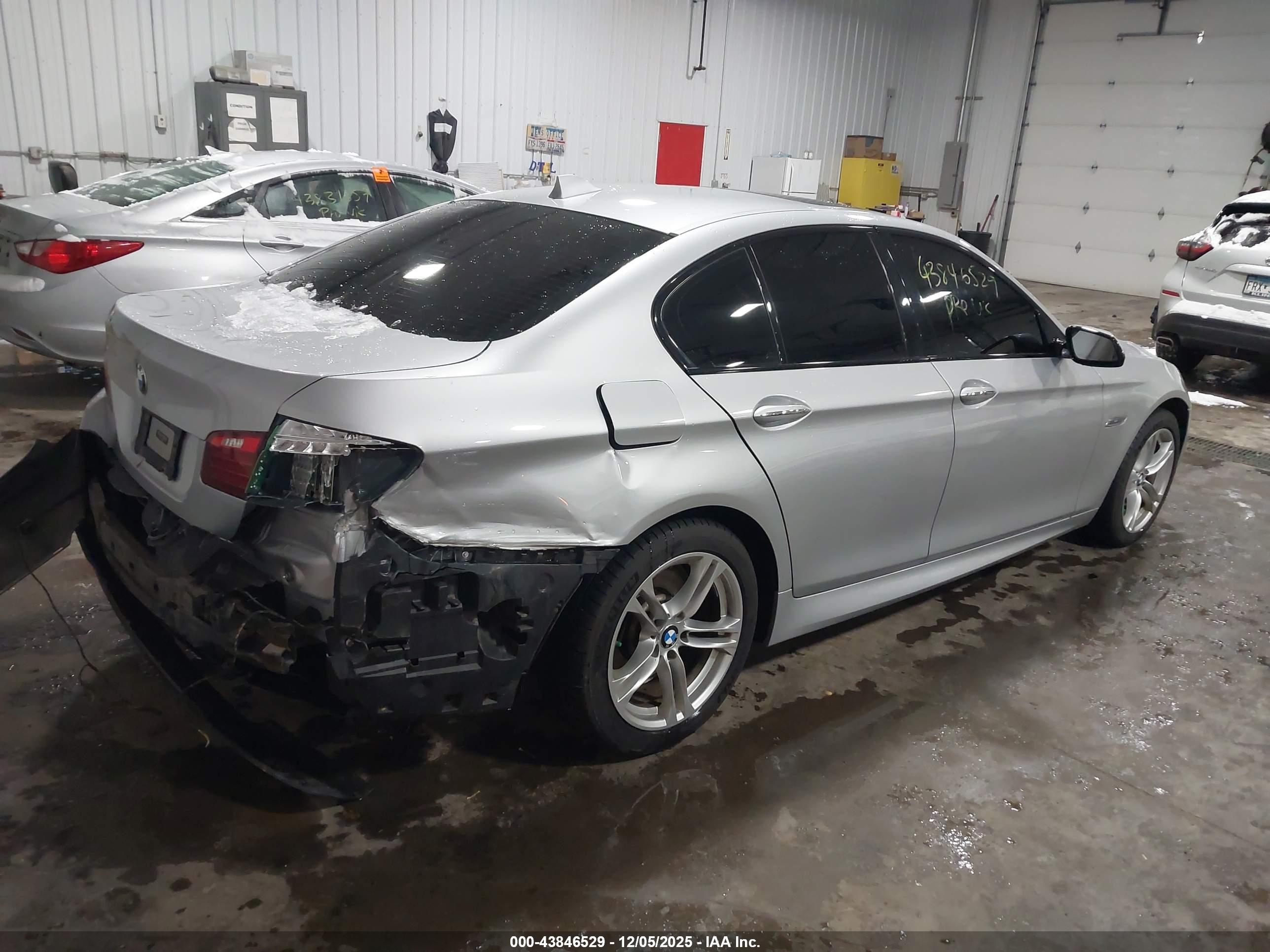 BMW 528I image 4