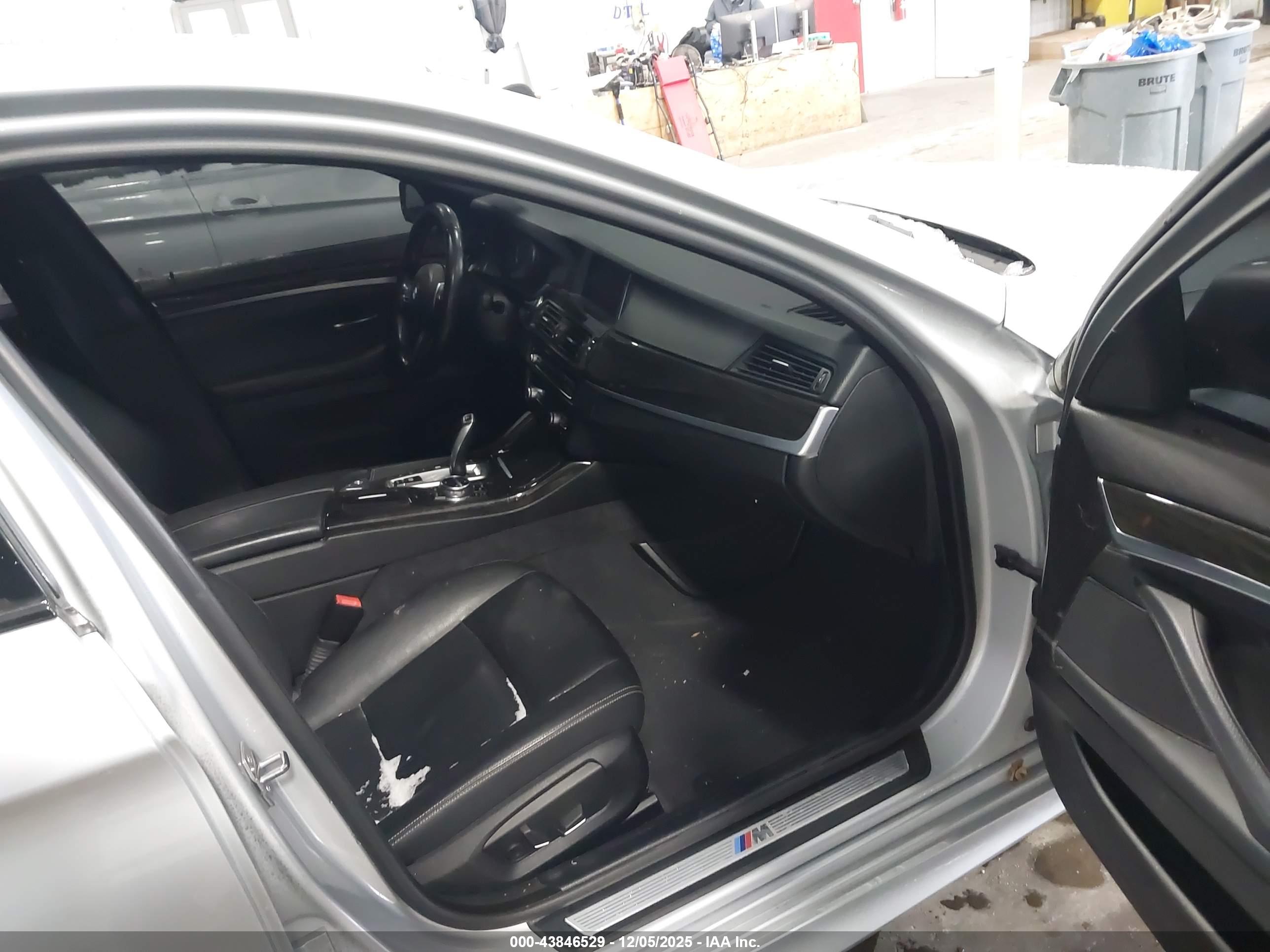 BMW 528I image 5