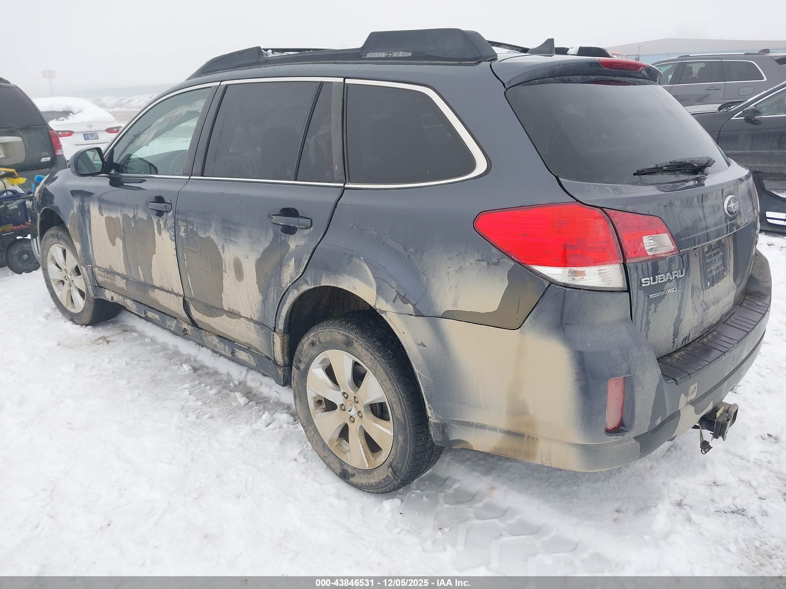 SUBARU OUTBACK image 3