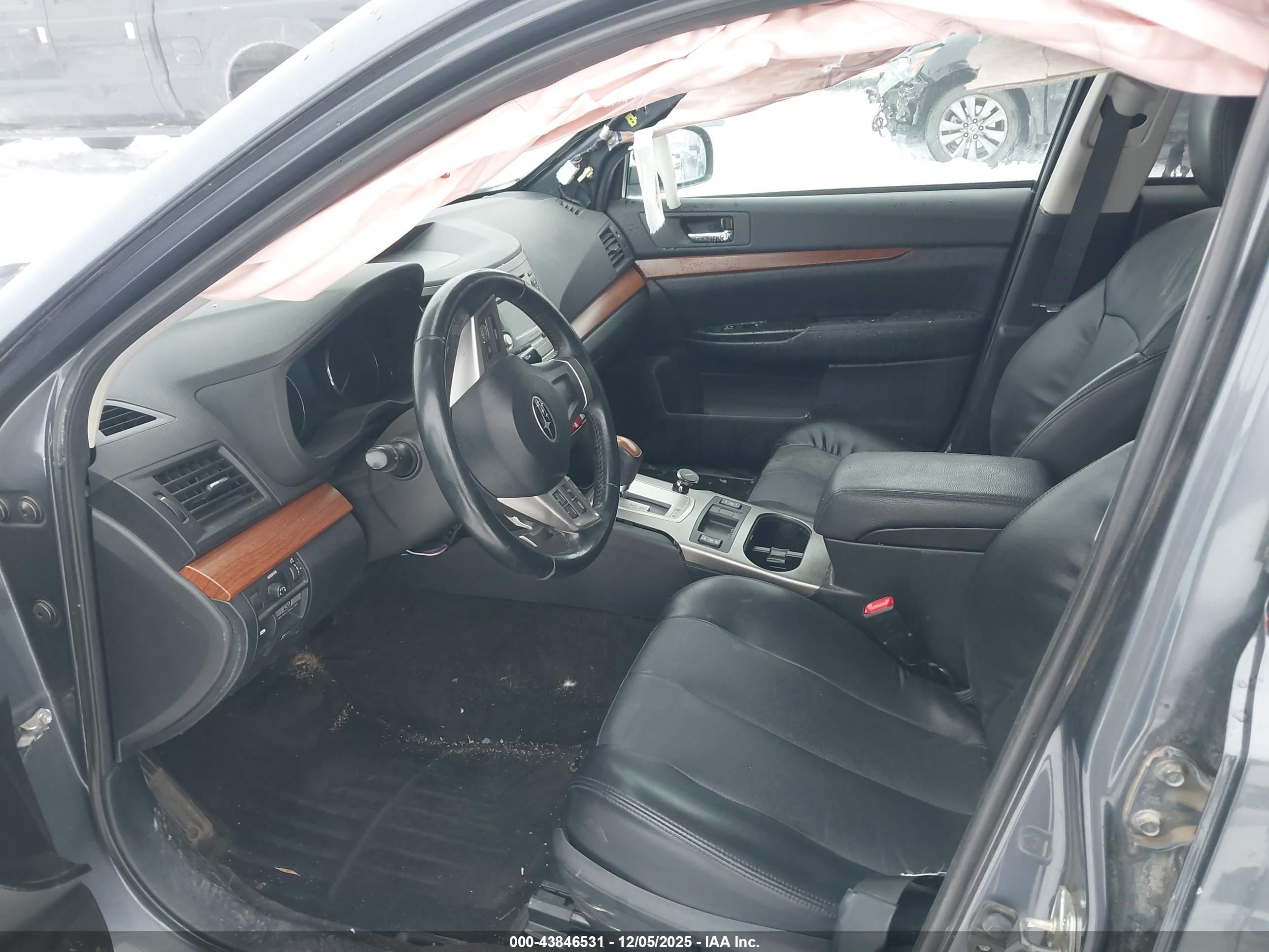 SUBARU OUTBACK image 5