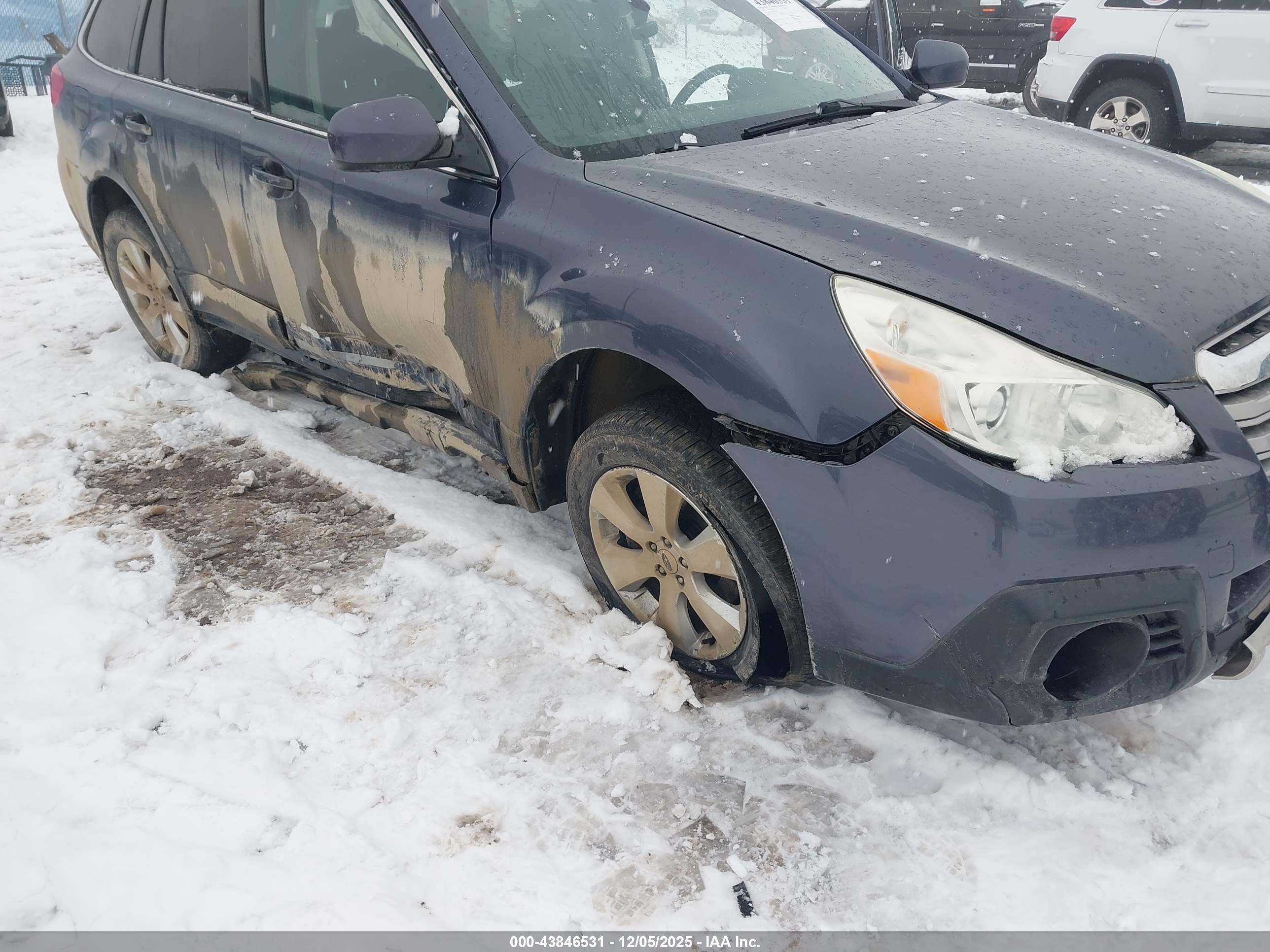 SUBARU OUTBACK image 6