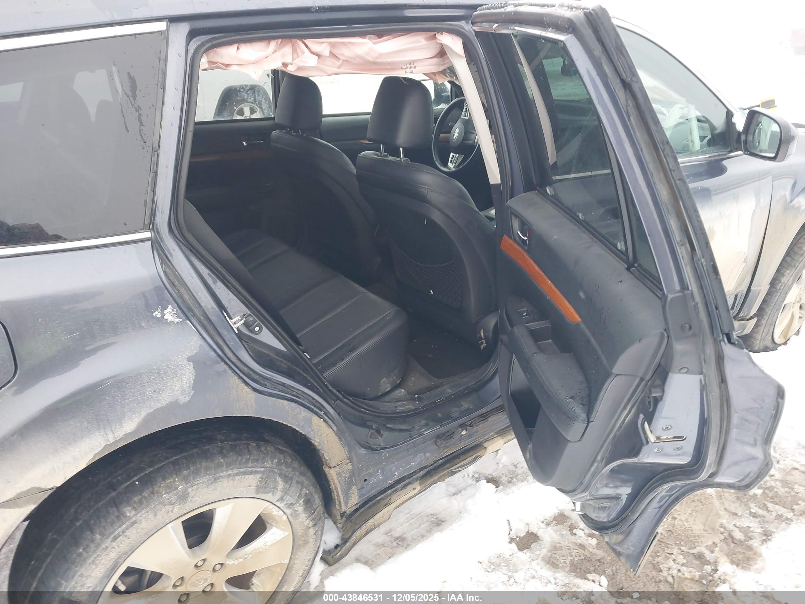 SUBARU OUTBACK image 8