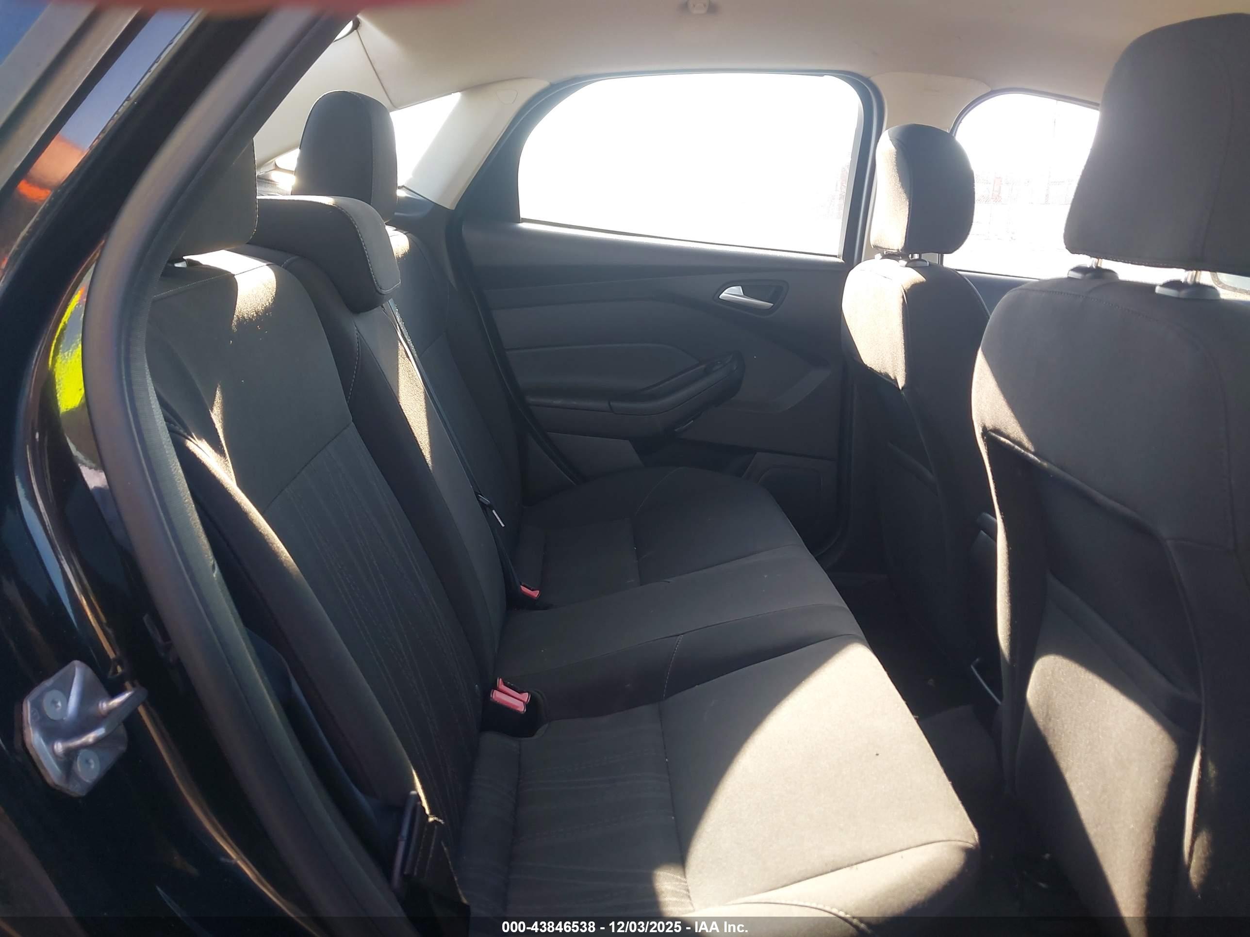 FORD FOCUS image 8