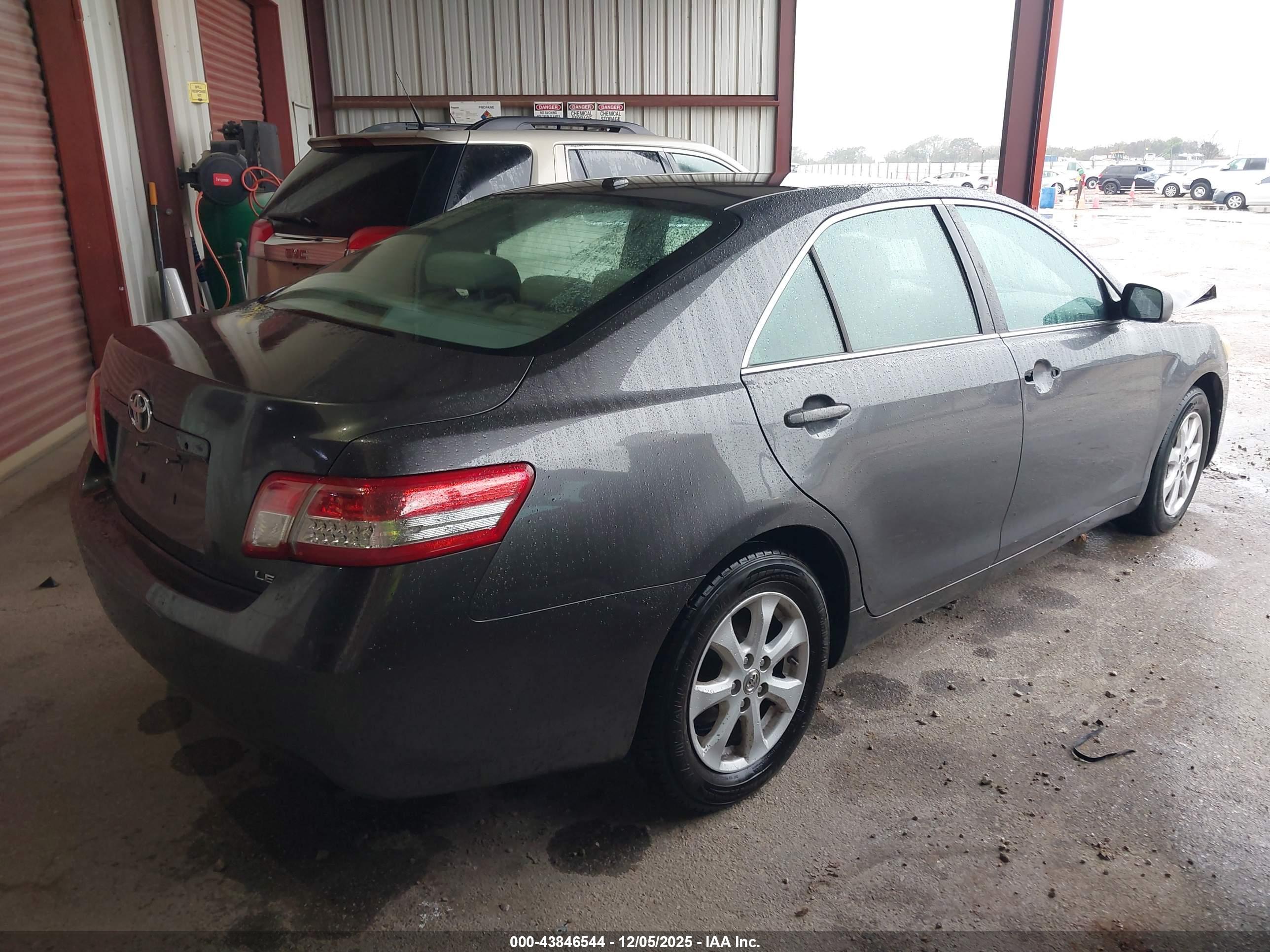 TOYOTA CAMRY image 4