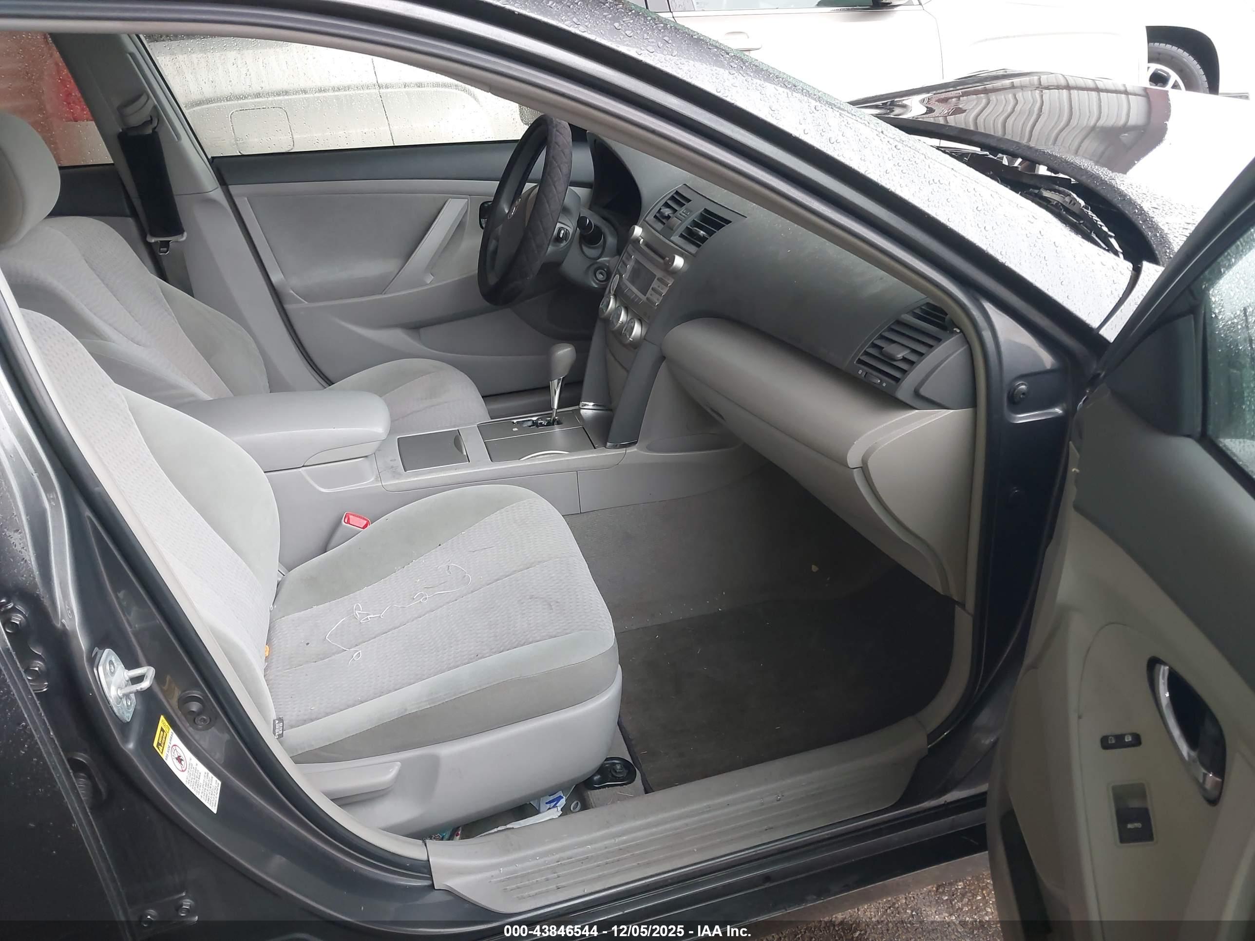 TOYOTA CAMRY image 5