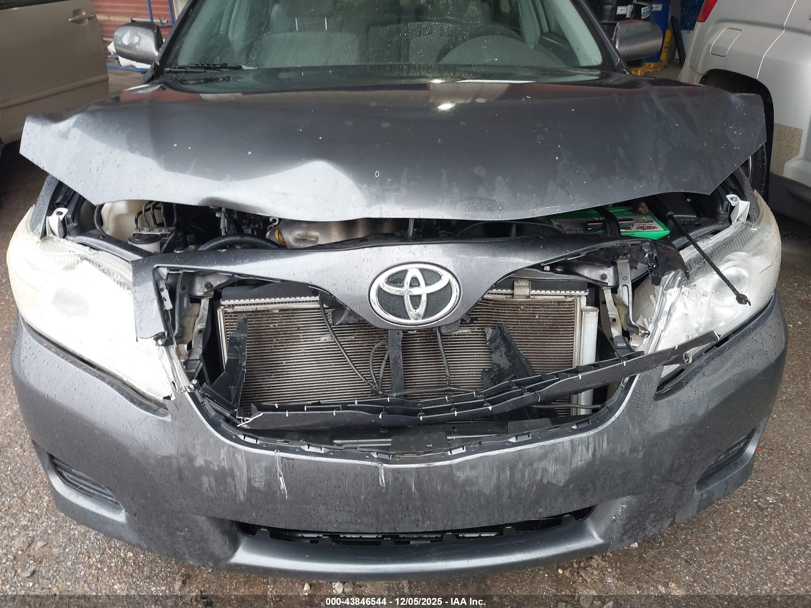 TOYOTA CAMRY image 6