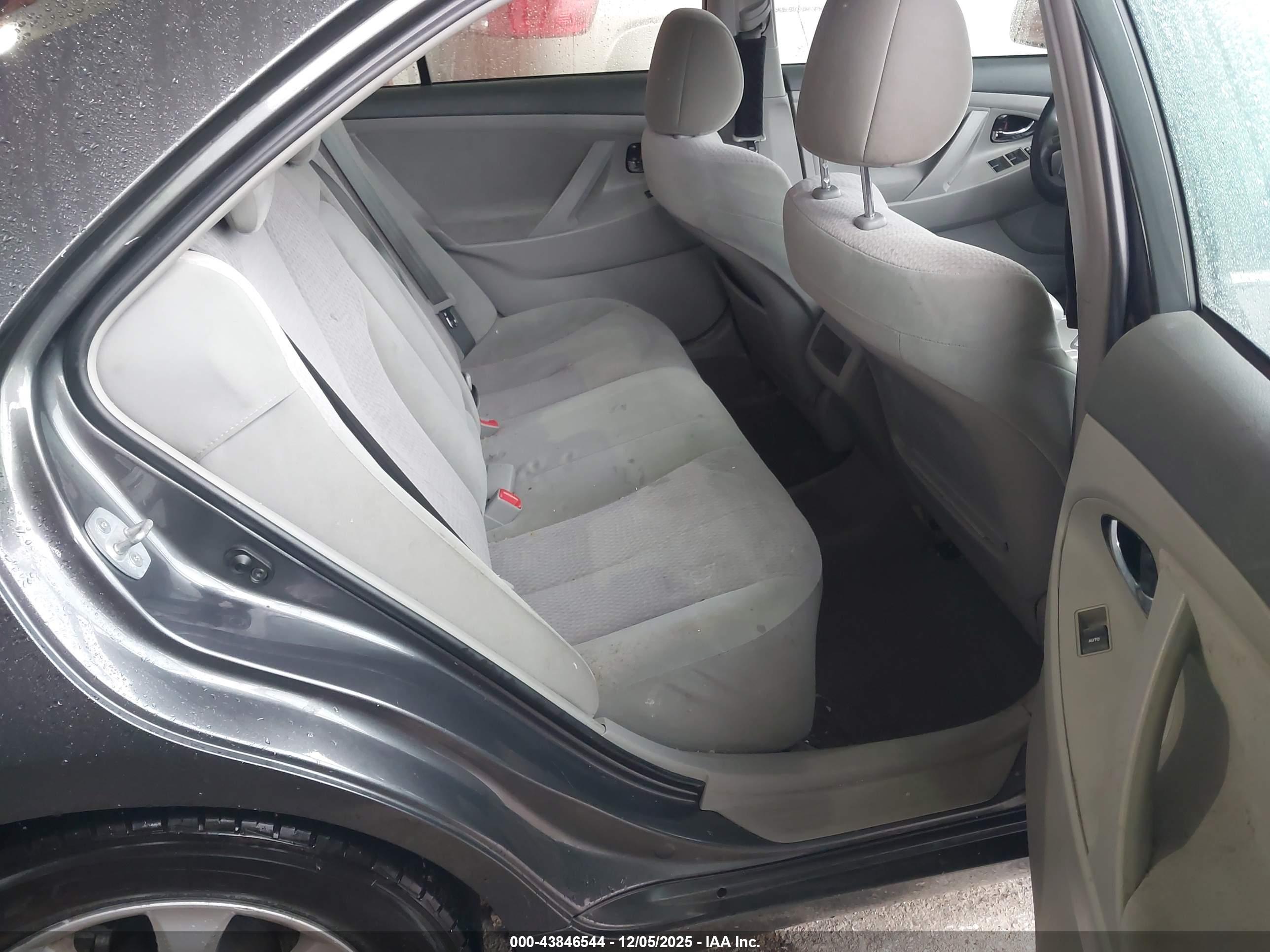 TOYOTA CAMRY image 8