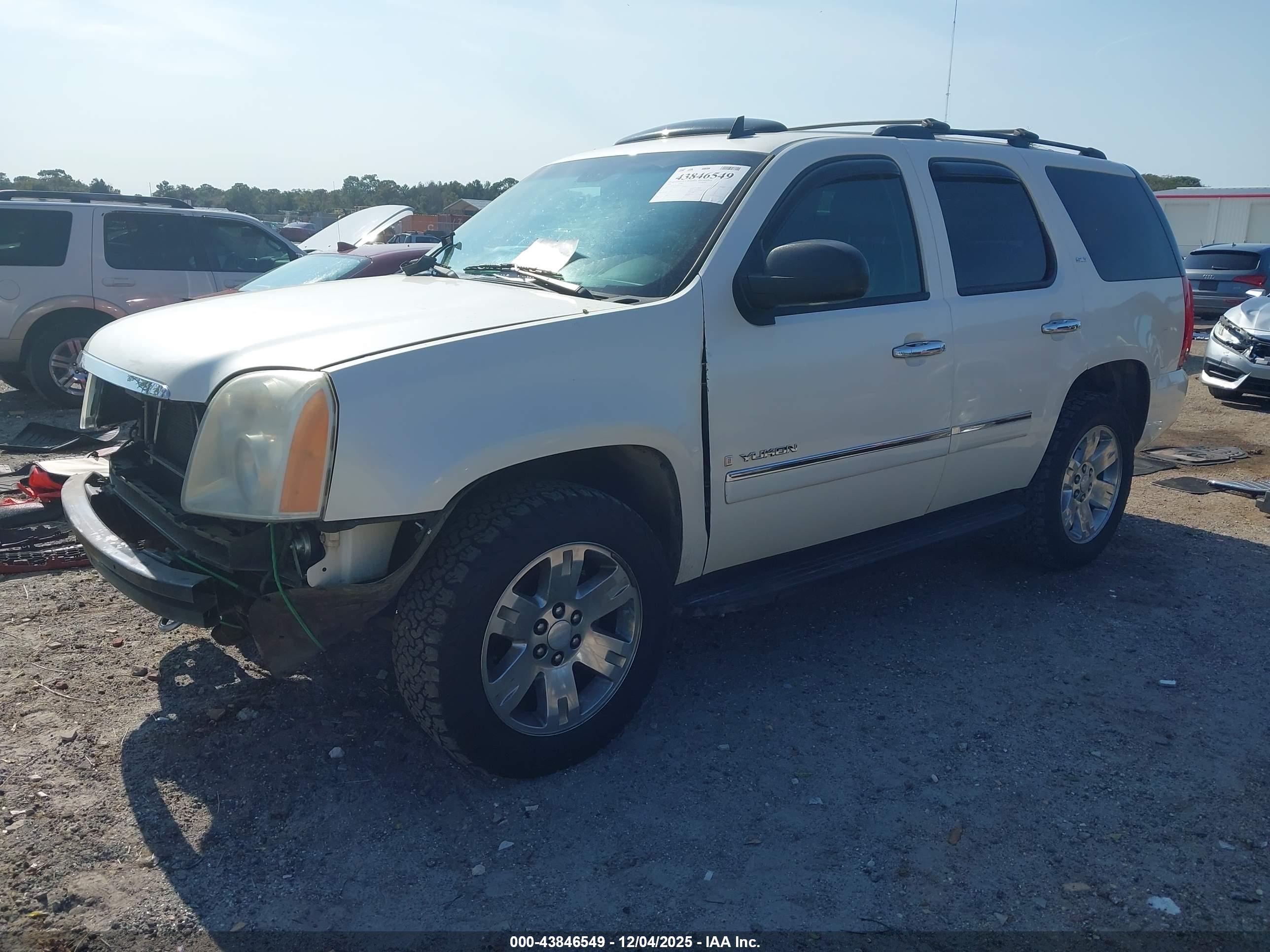GMC YUKON image 2