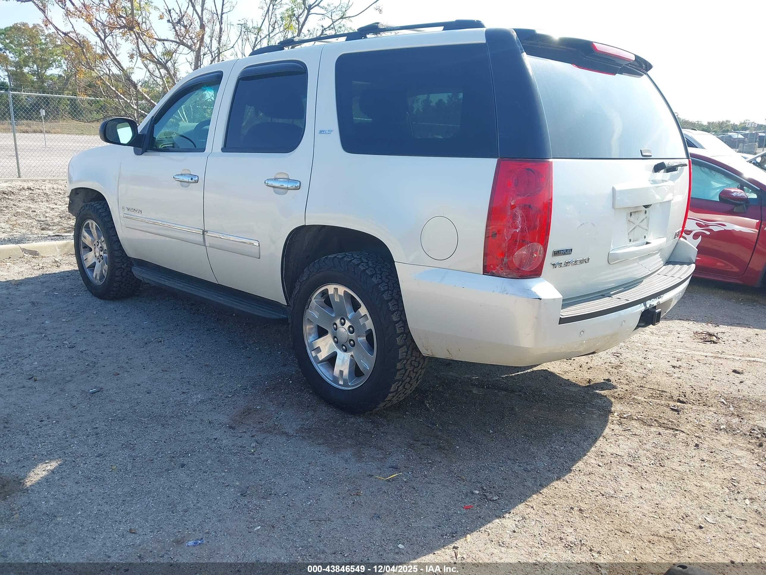 GMC YUKON image 3