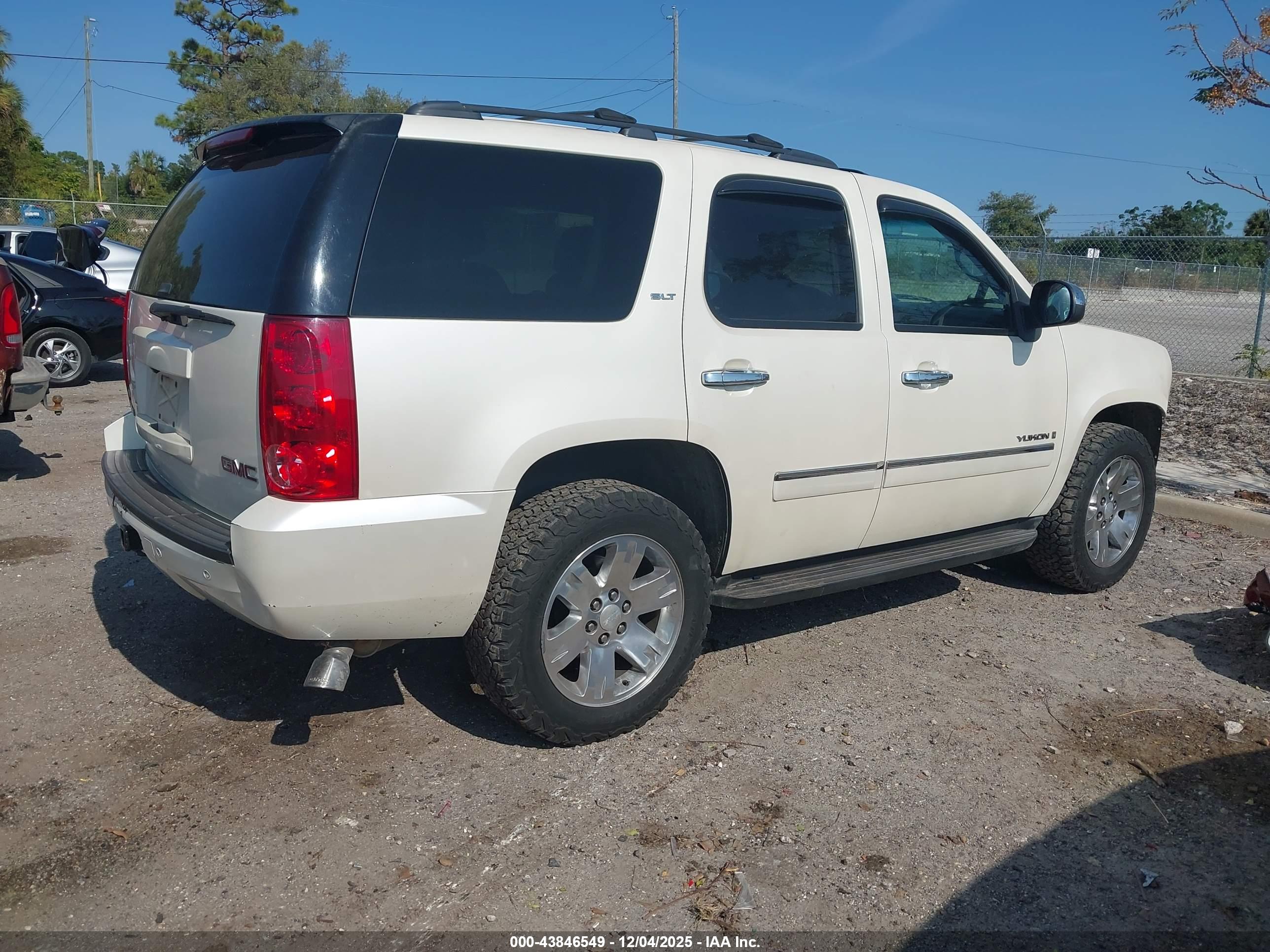 GMC YUKON image 4