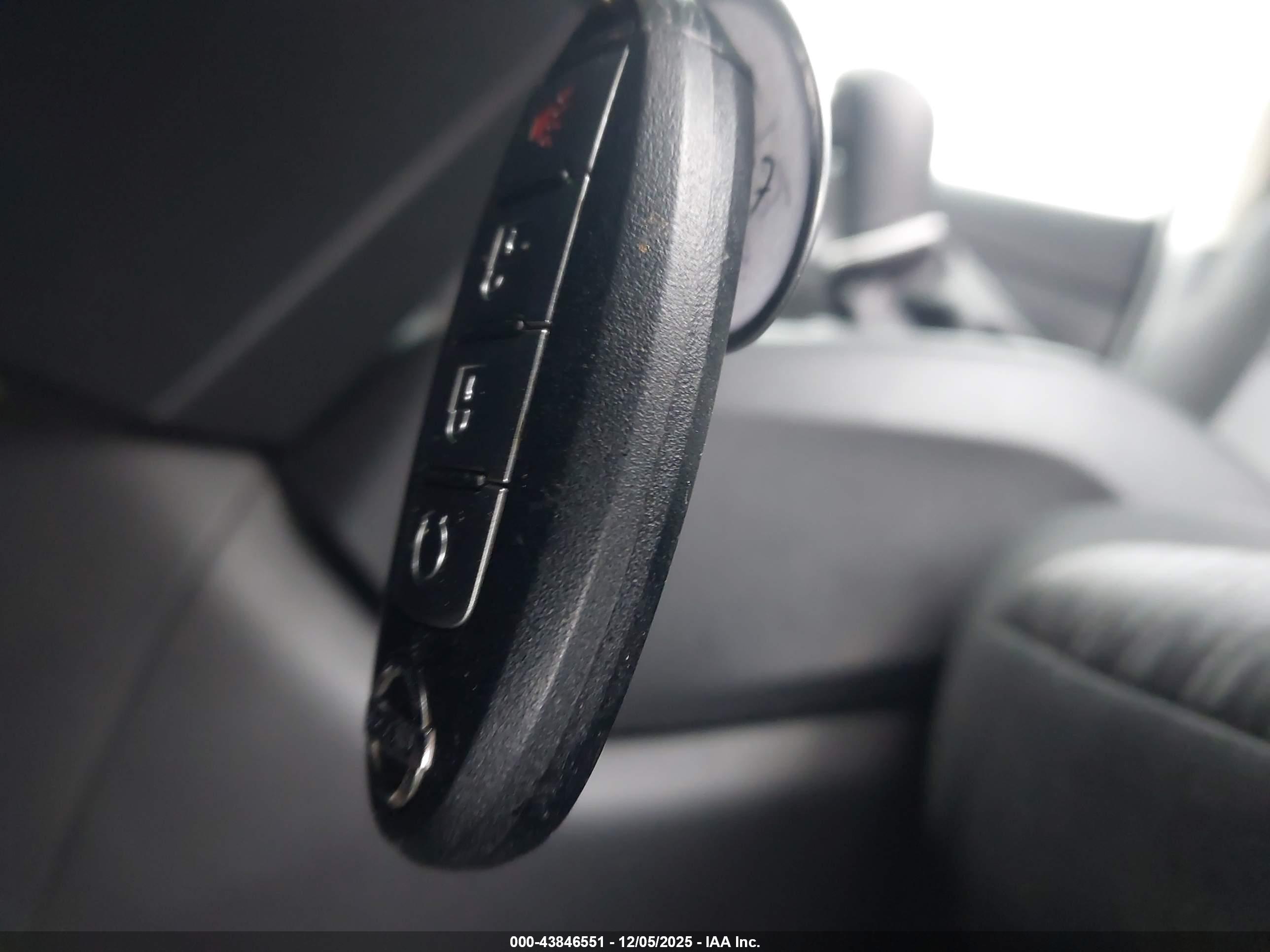NISSAN ROGUE image 11