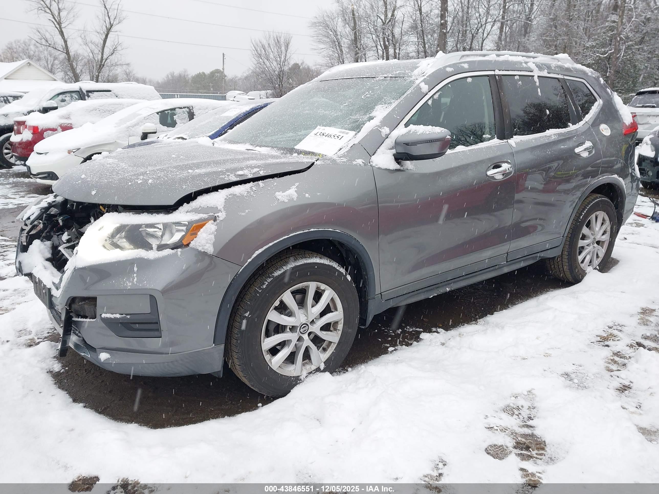 NISSAN ROGUE image 2
