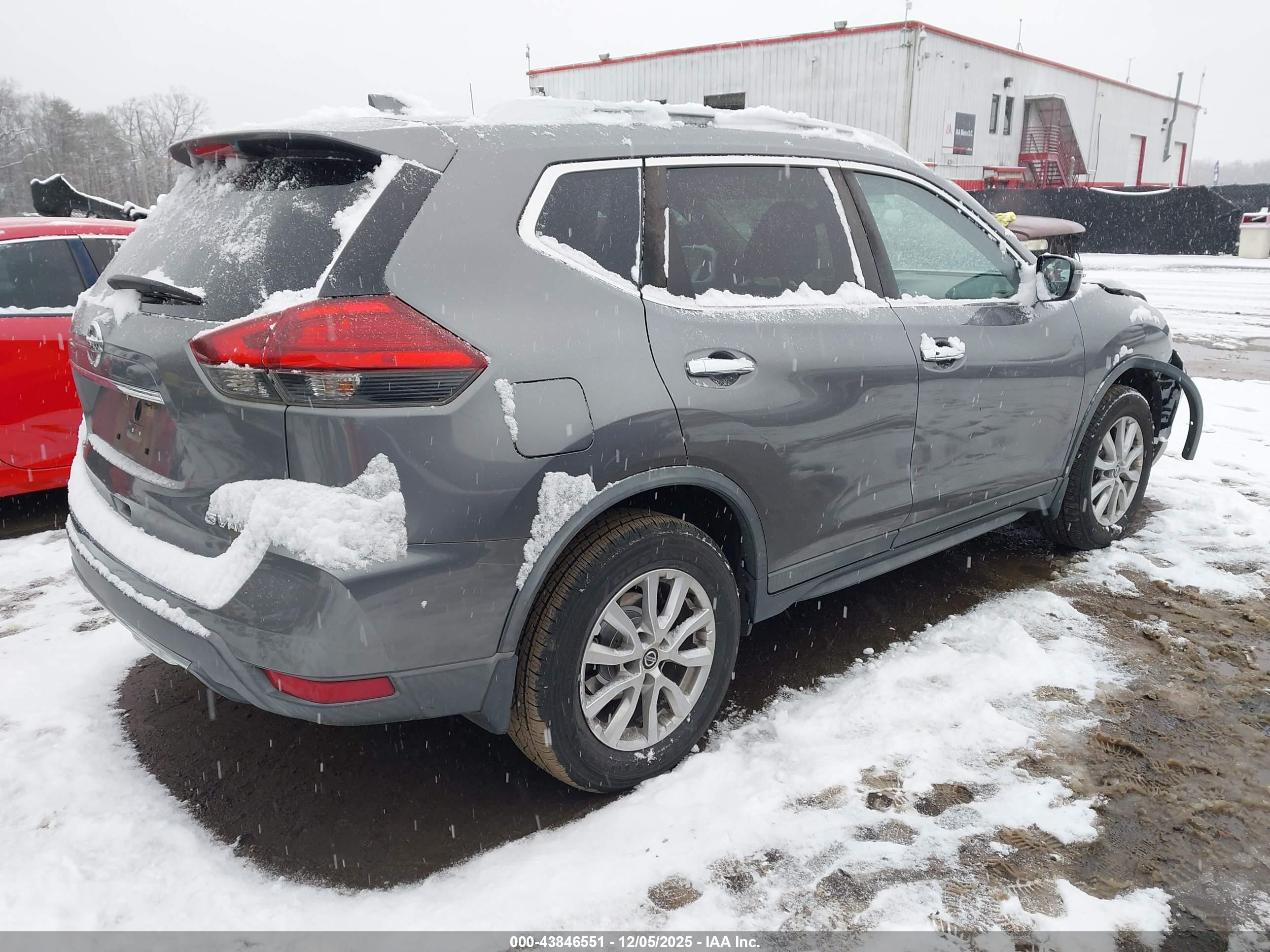 NISSAN ROGUE image 4