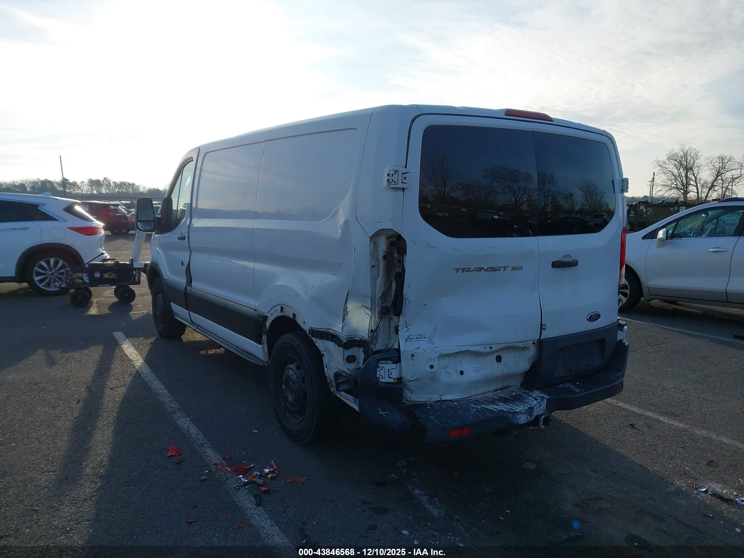 FORD TRANSIT-150 image 3