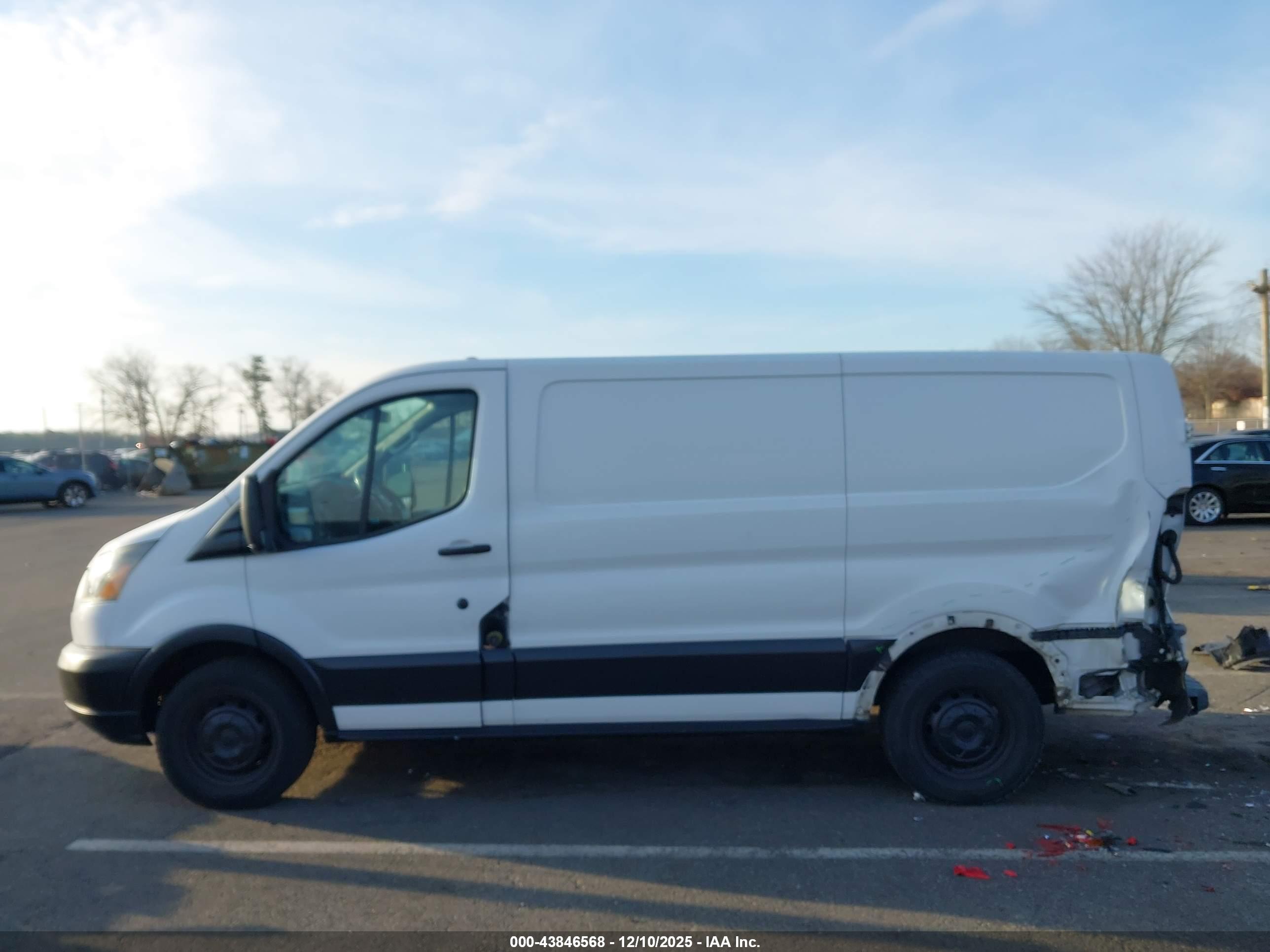 FORD TRANSIT-150 image 6