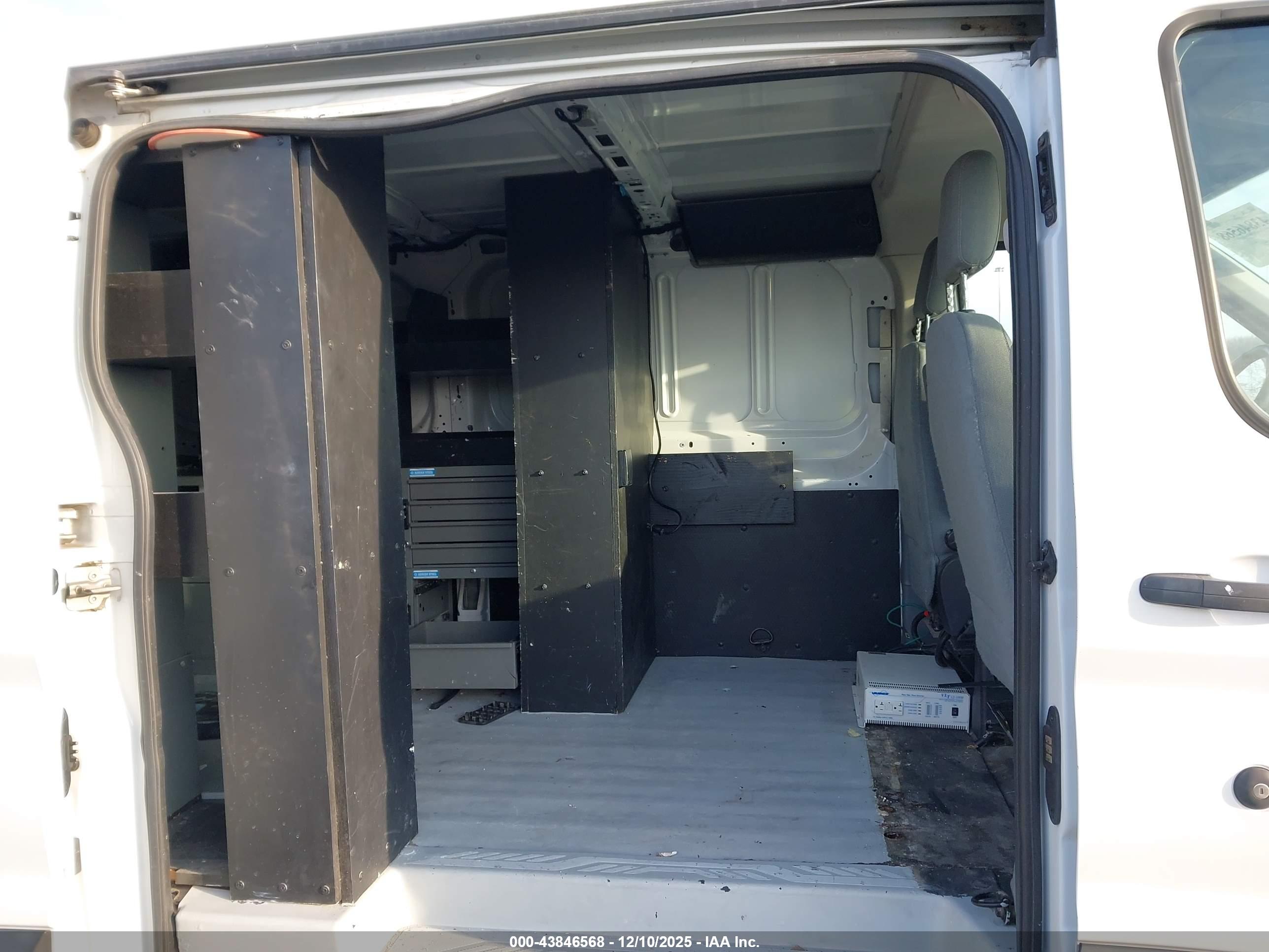 FORD TRANSIT-150 image 8