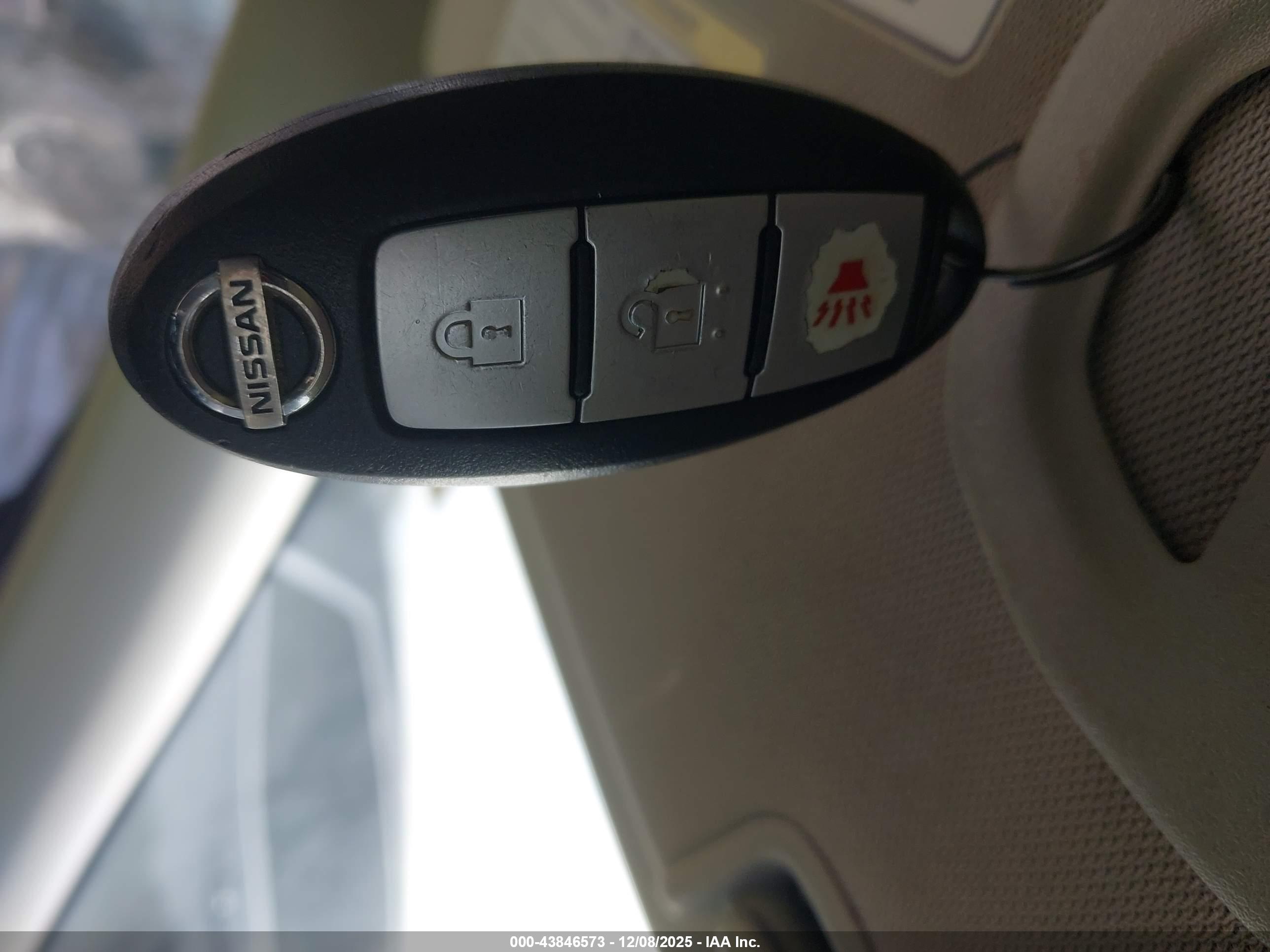NISSAN ROGUE image 11