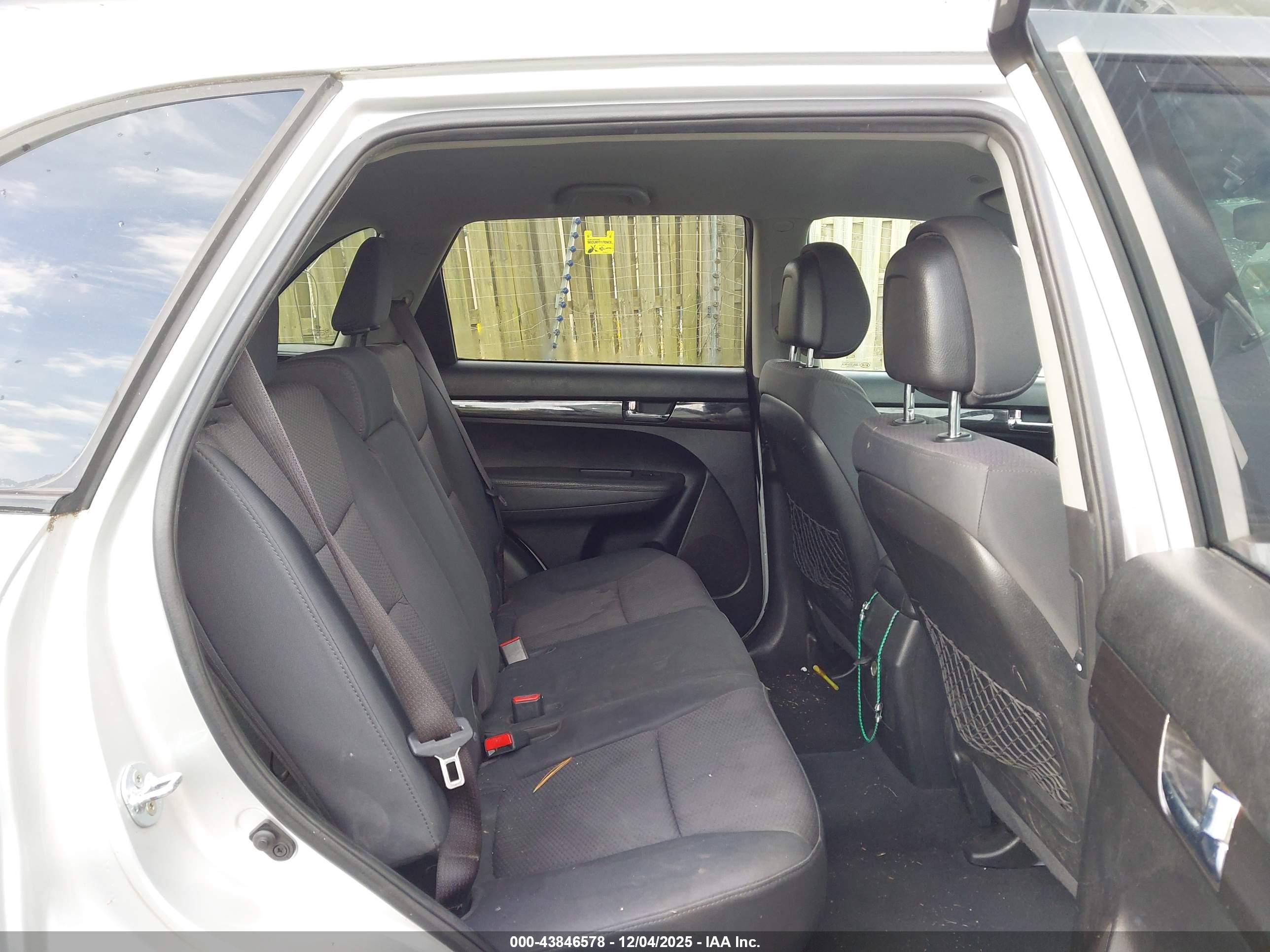 KIA SORENTO image 8