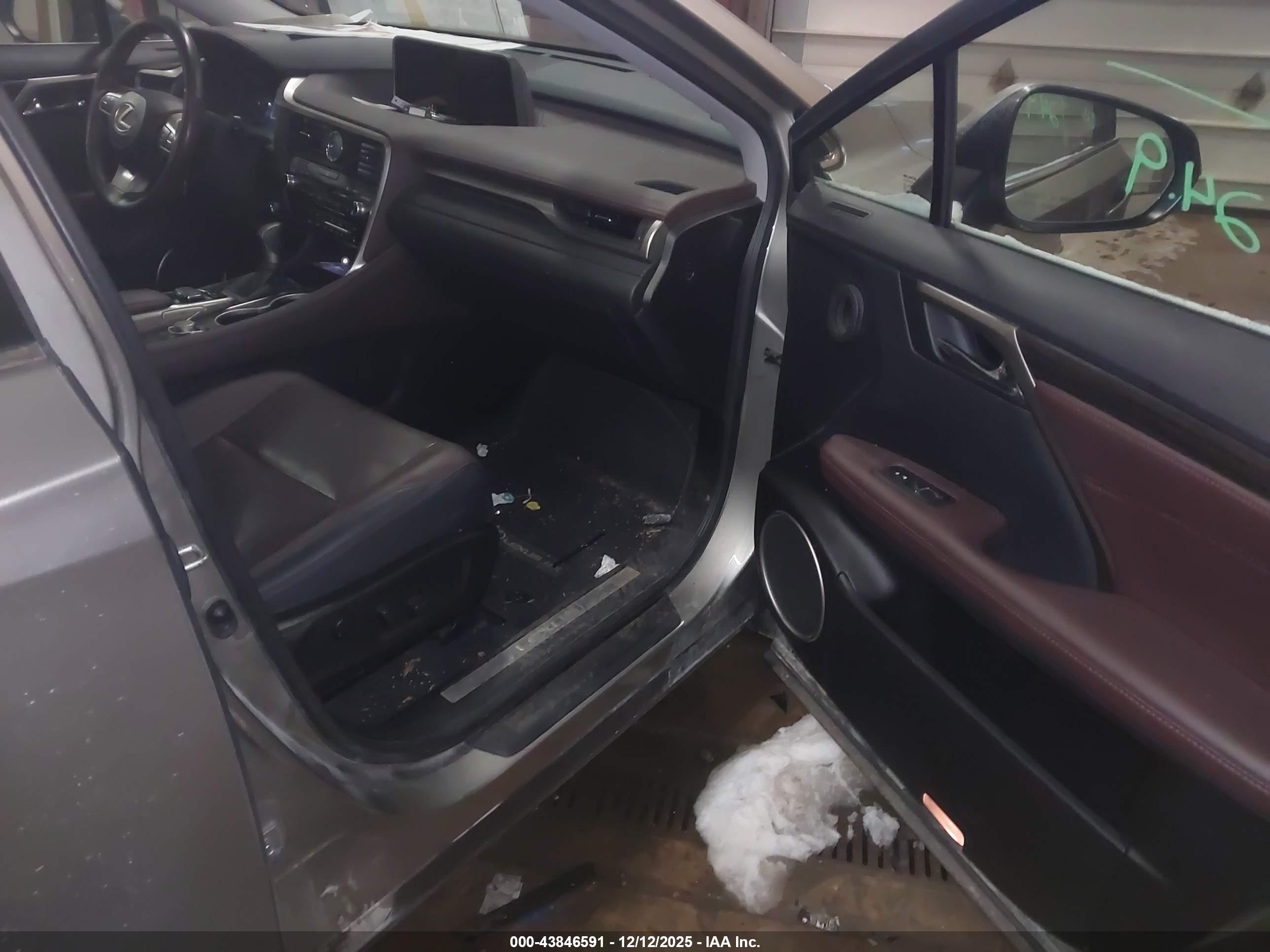 LEXUS RX image 5