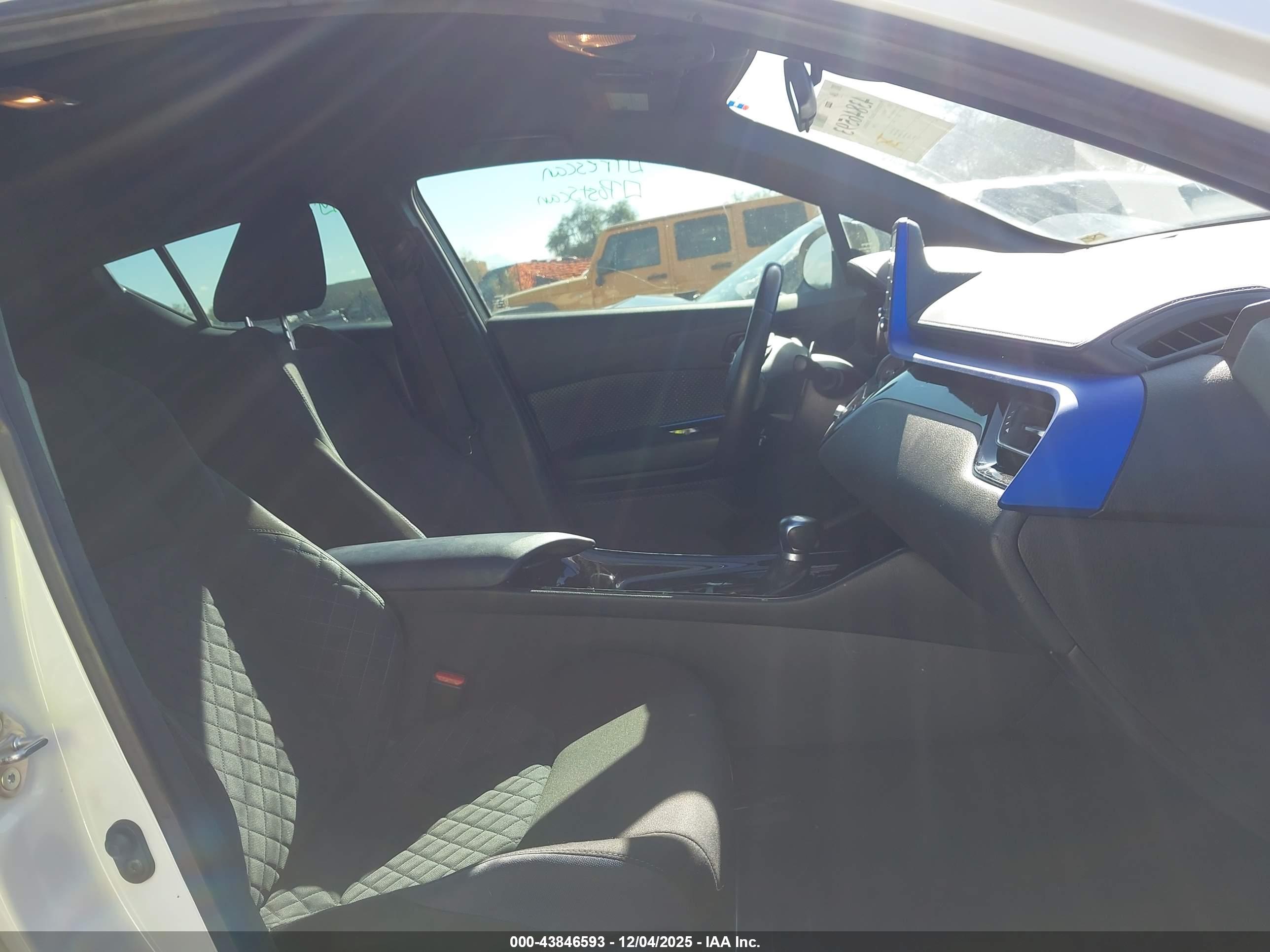 TOYOTA C-HR image 5