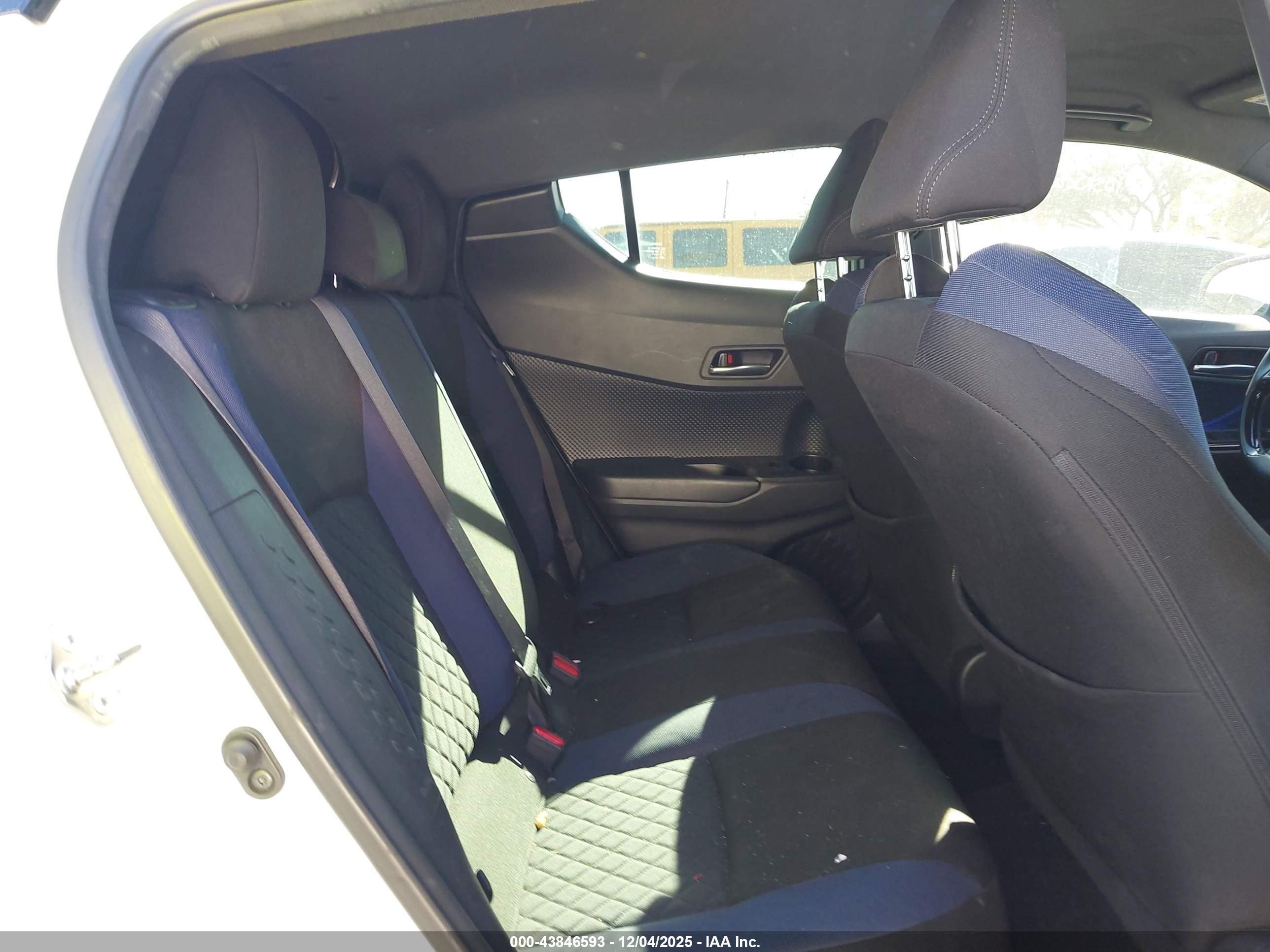 TOYOTA C-HR image 8