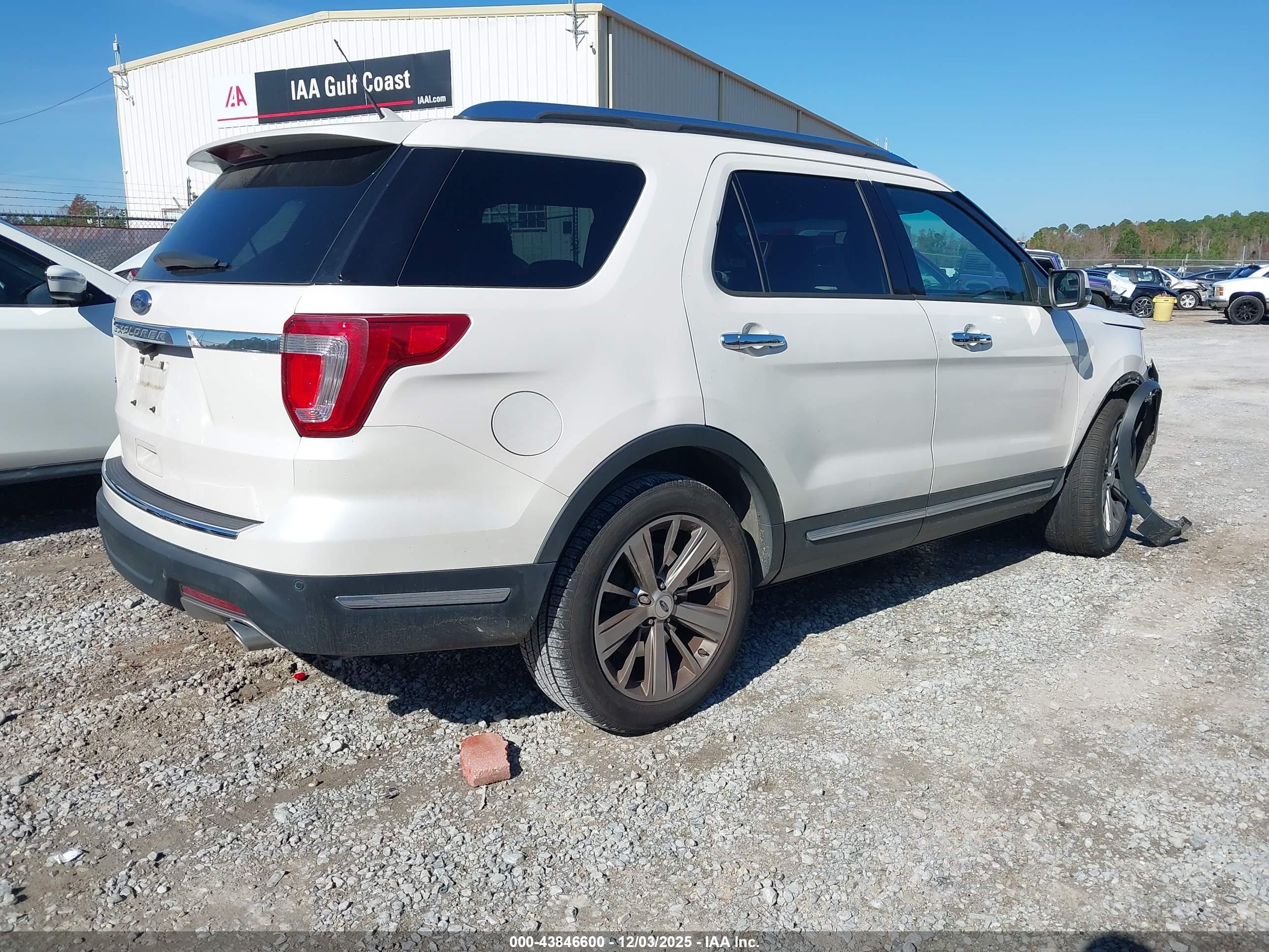 FORD EXPLORER image 4