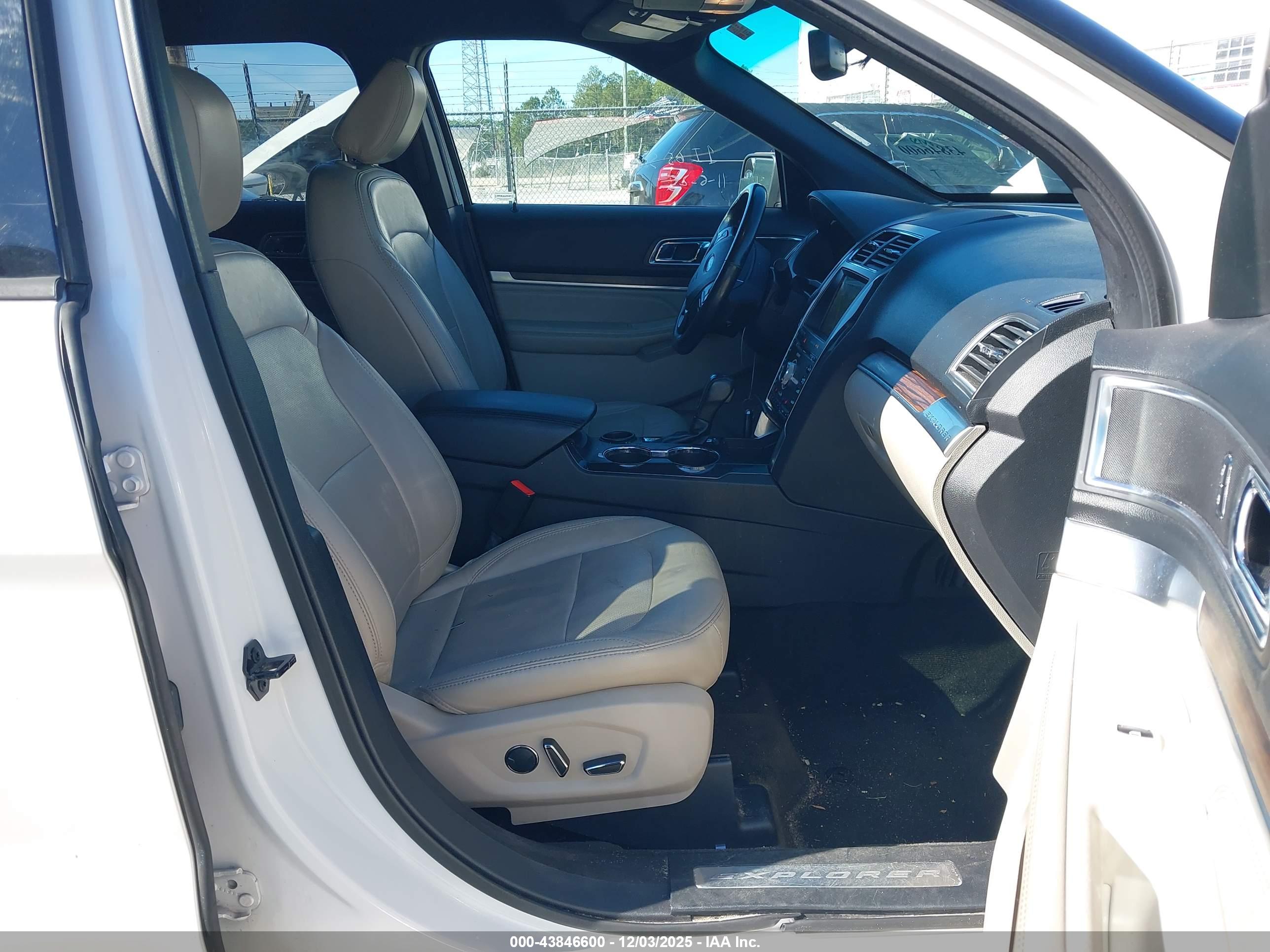 FORD EXPLORER image 5