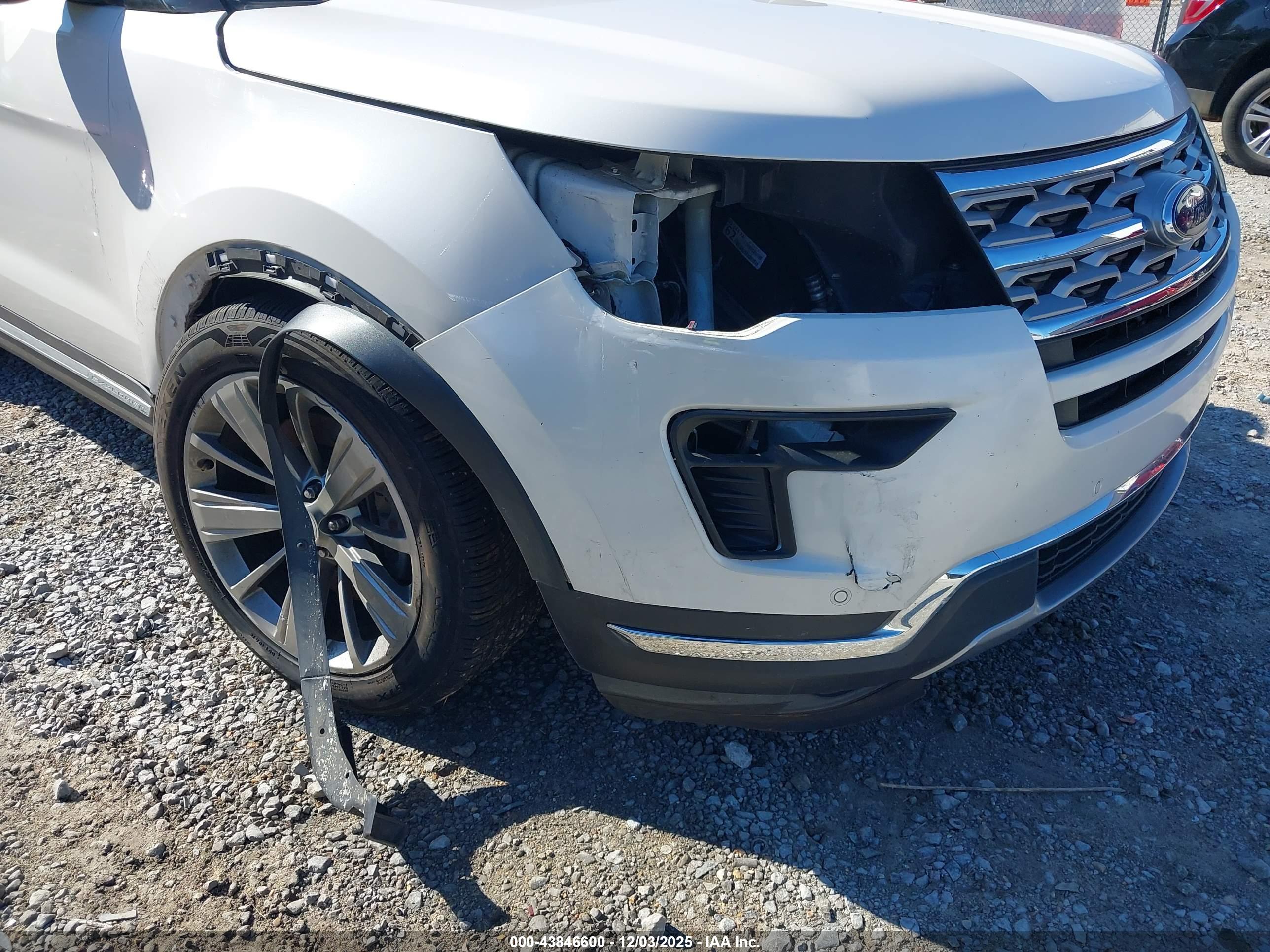 FORD EXPLORER image 6