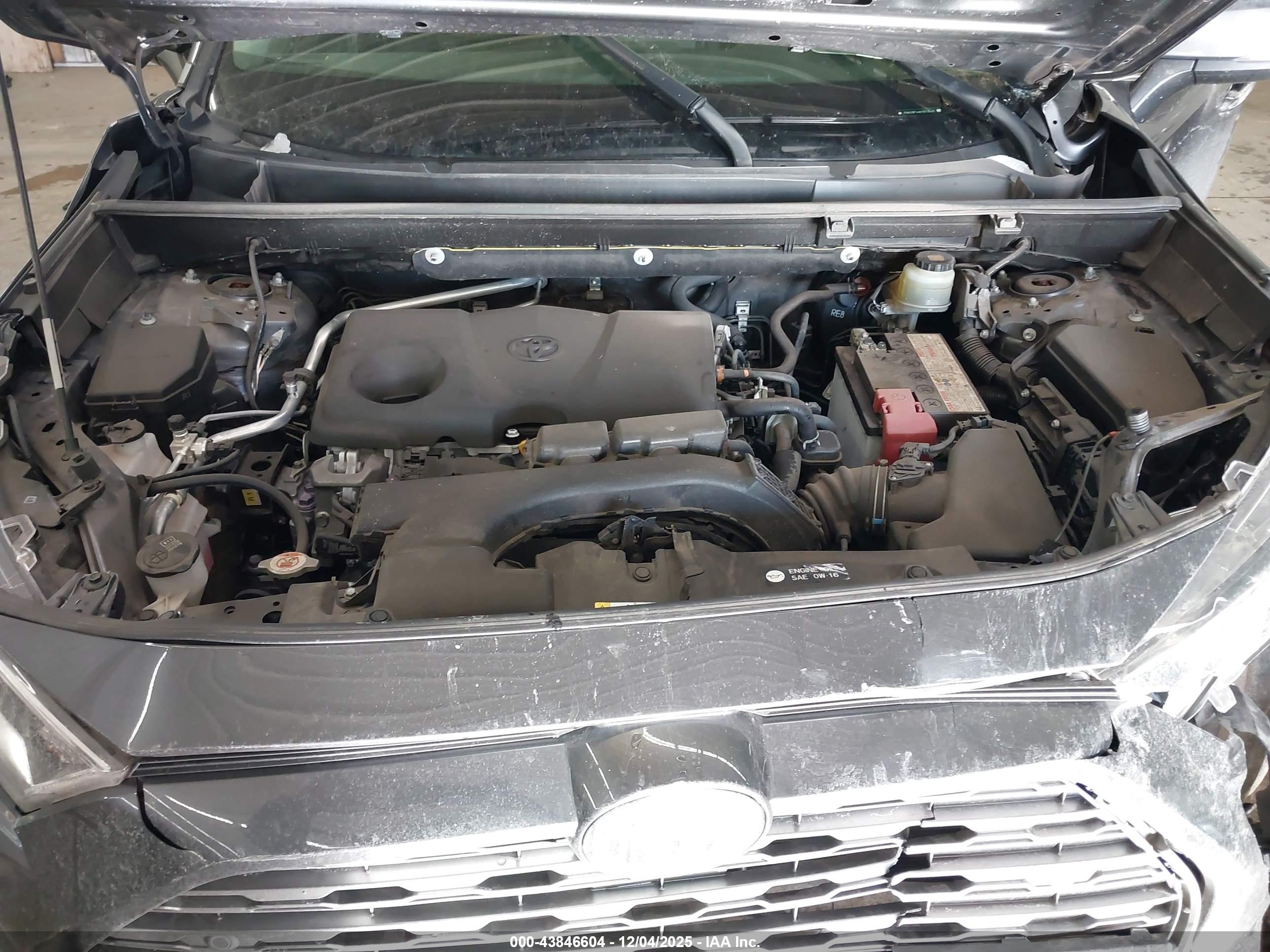 TOYOTA RAV4 image 10