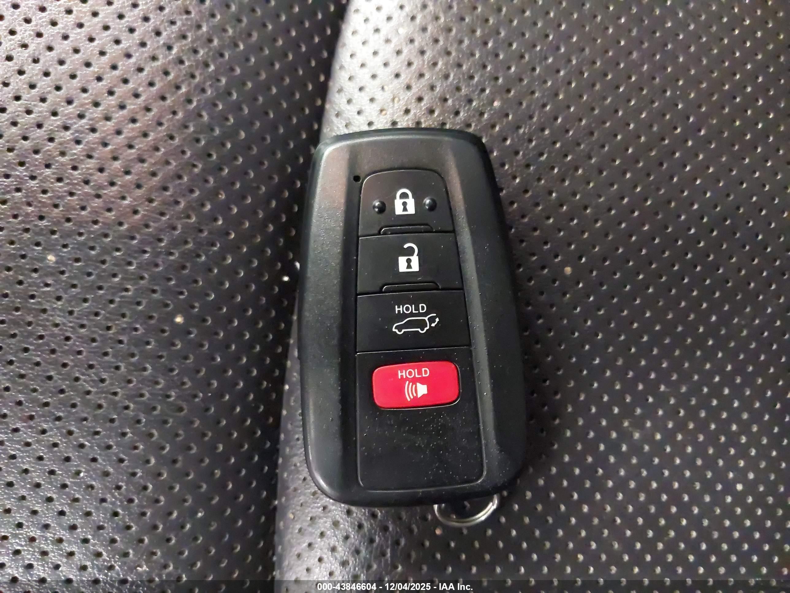 TOYOTA RAV4 image 11
