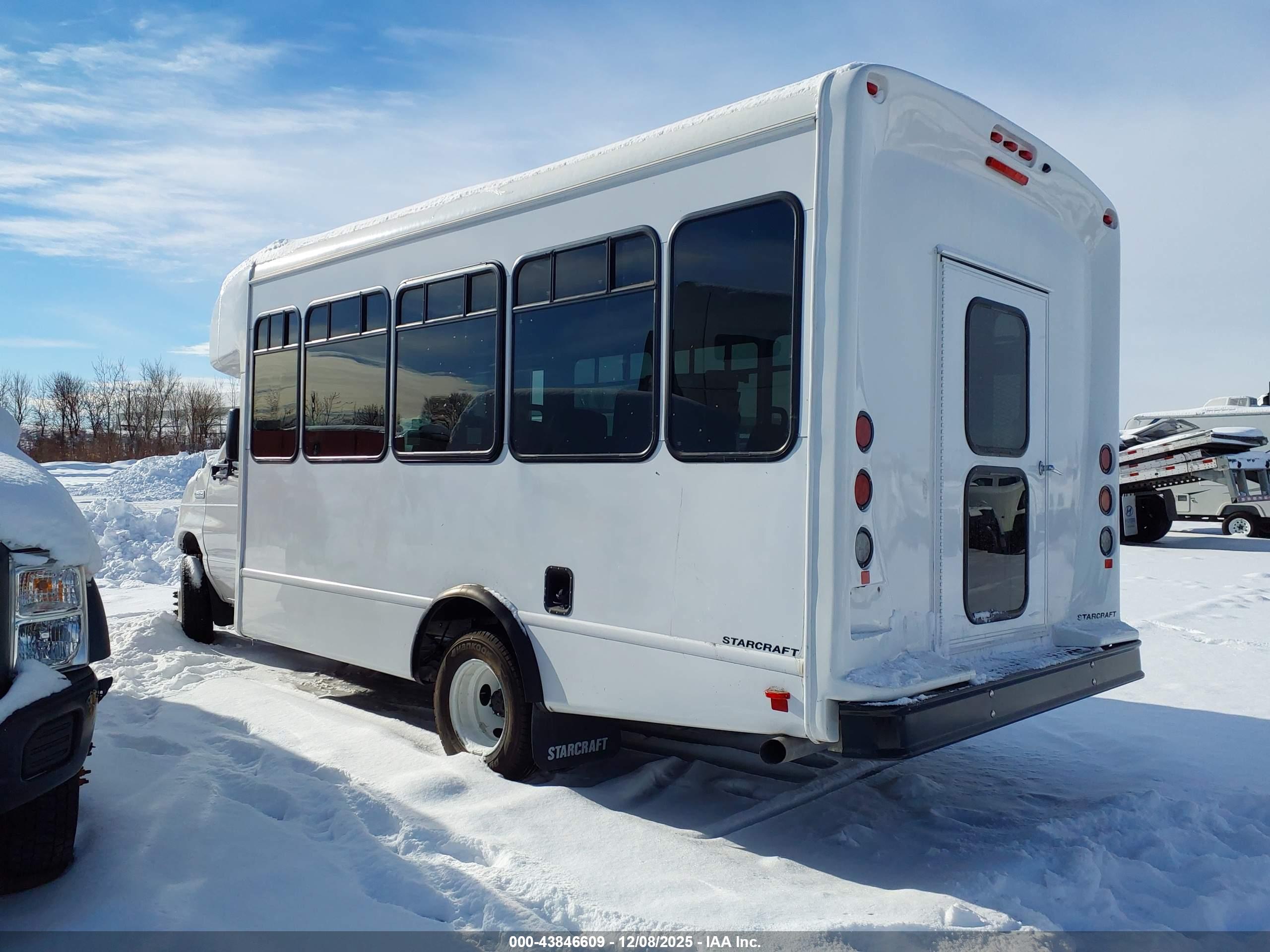 FORD BUS image 3