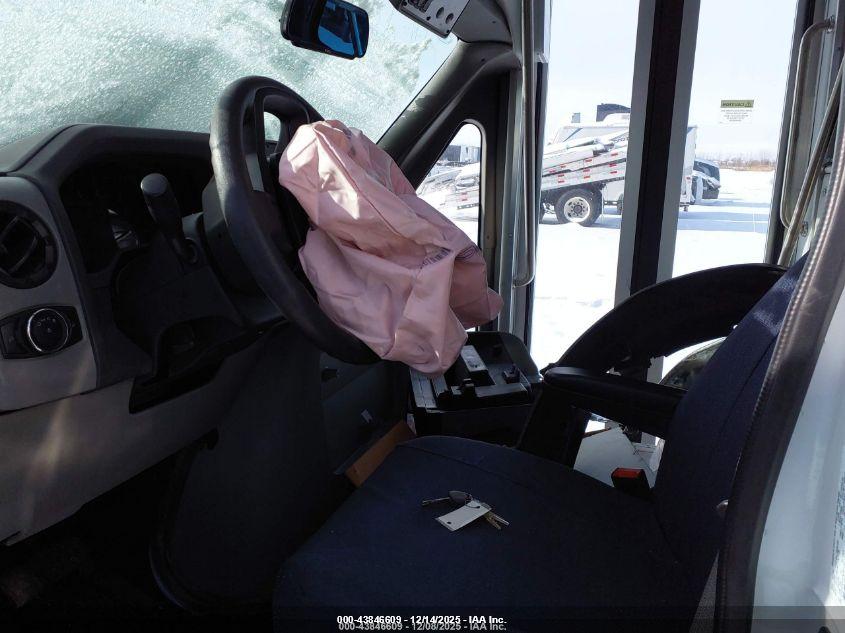 FORD BUS image 5