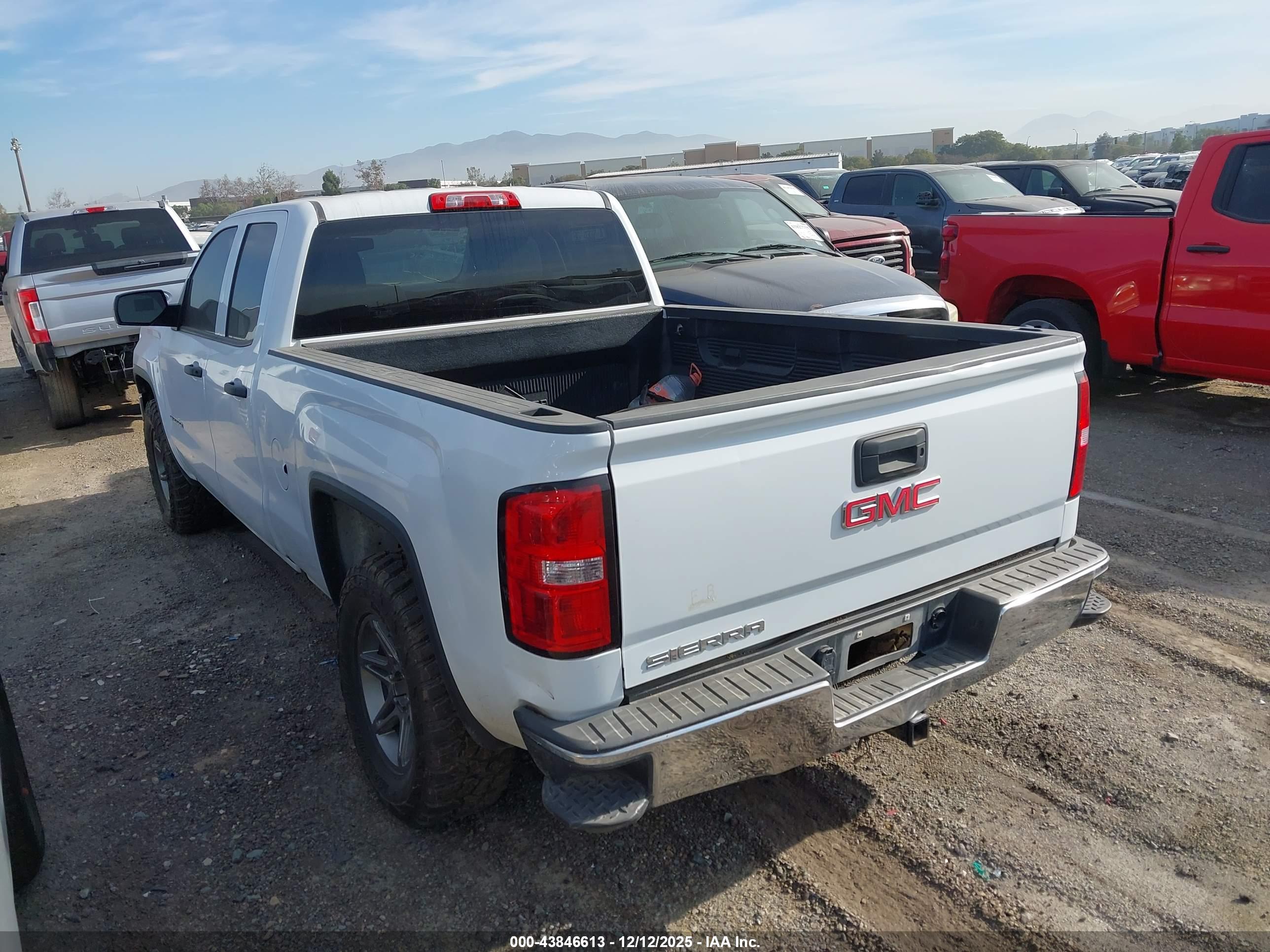 GMC SIERRA image 3