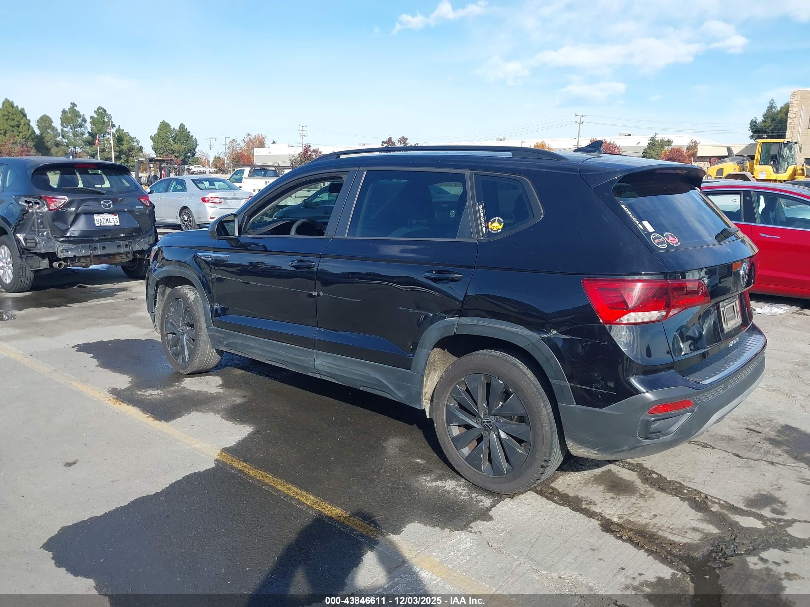 VOLKSWAGEN TAOS image 3