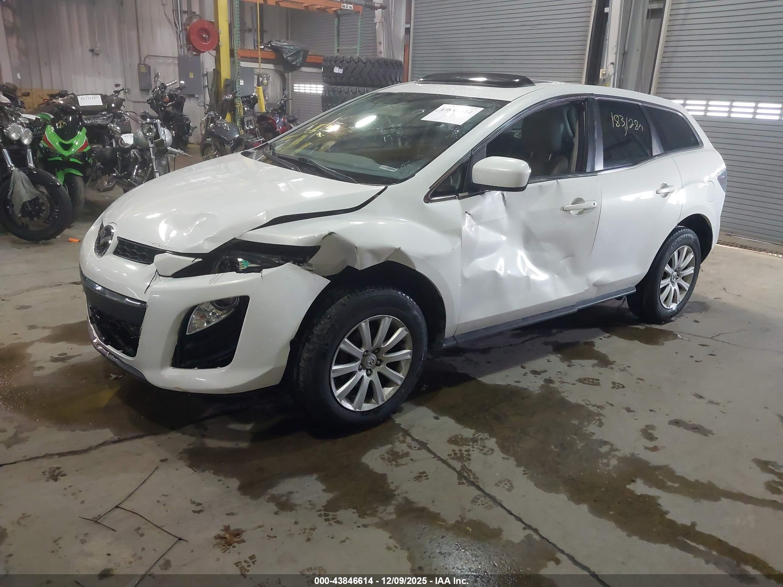 MAZDA CX-7 image 2